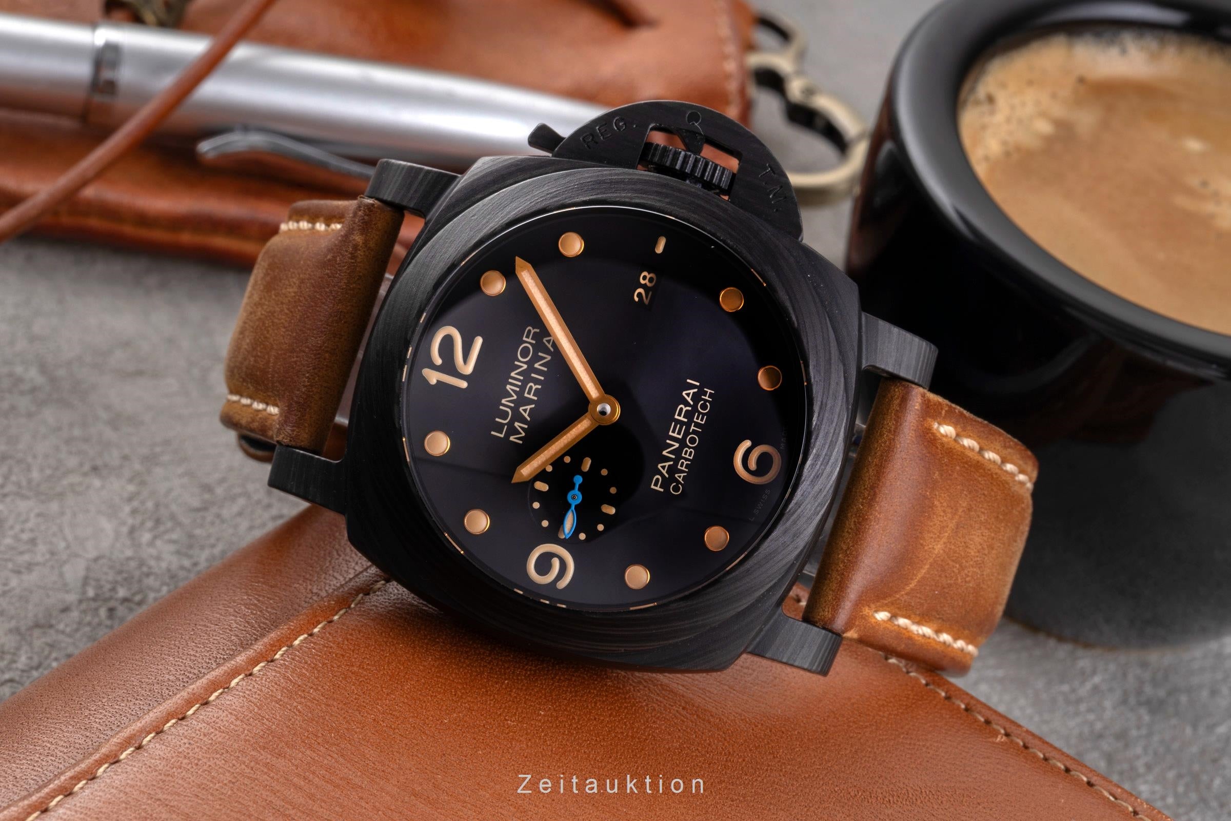Panerai Luminor Marina carbone automatique montre pour hommes PAM00661 LP: 11900EUR  [2505009]
