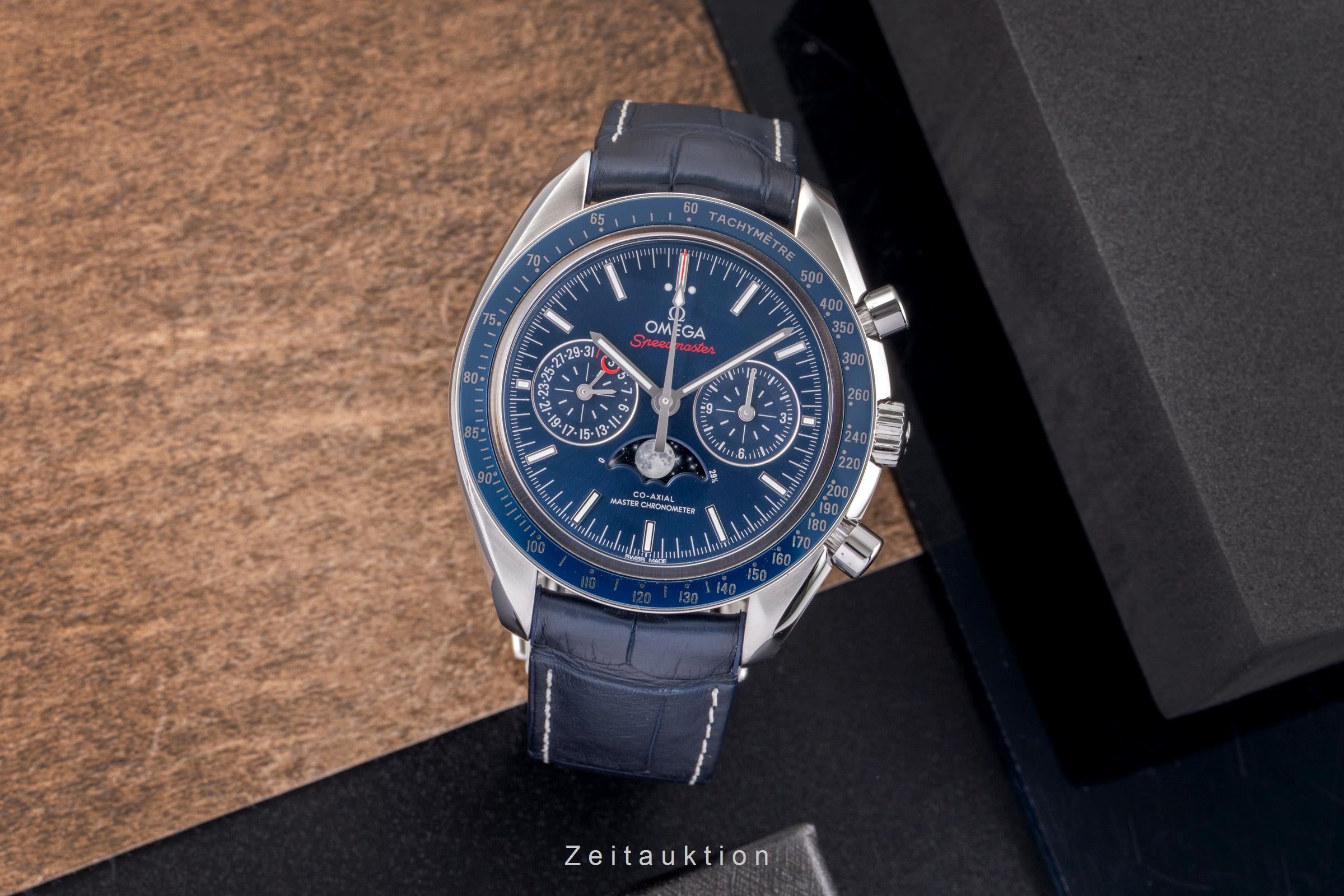 Omega Speedmaster chronograph steel automatic men's watch 304.33.44.52.03.001 LP: 12200EUR  [2505123]