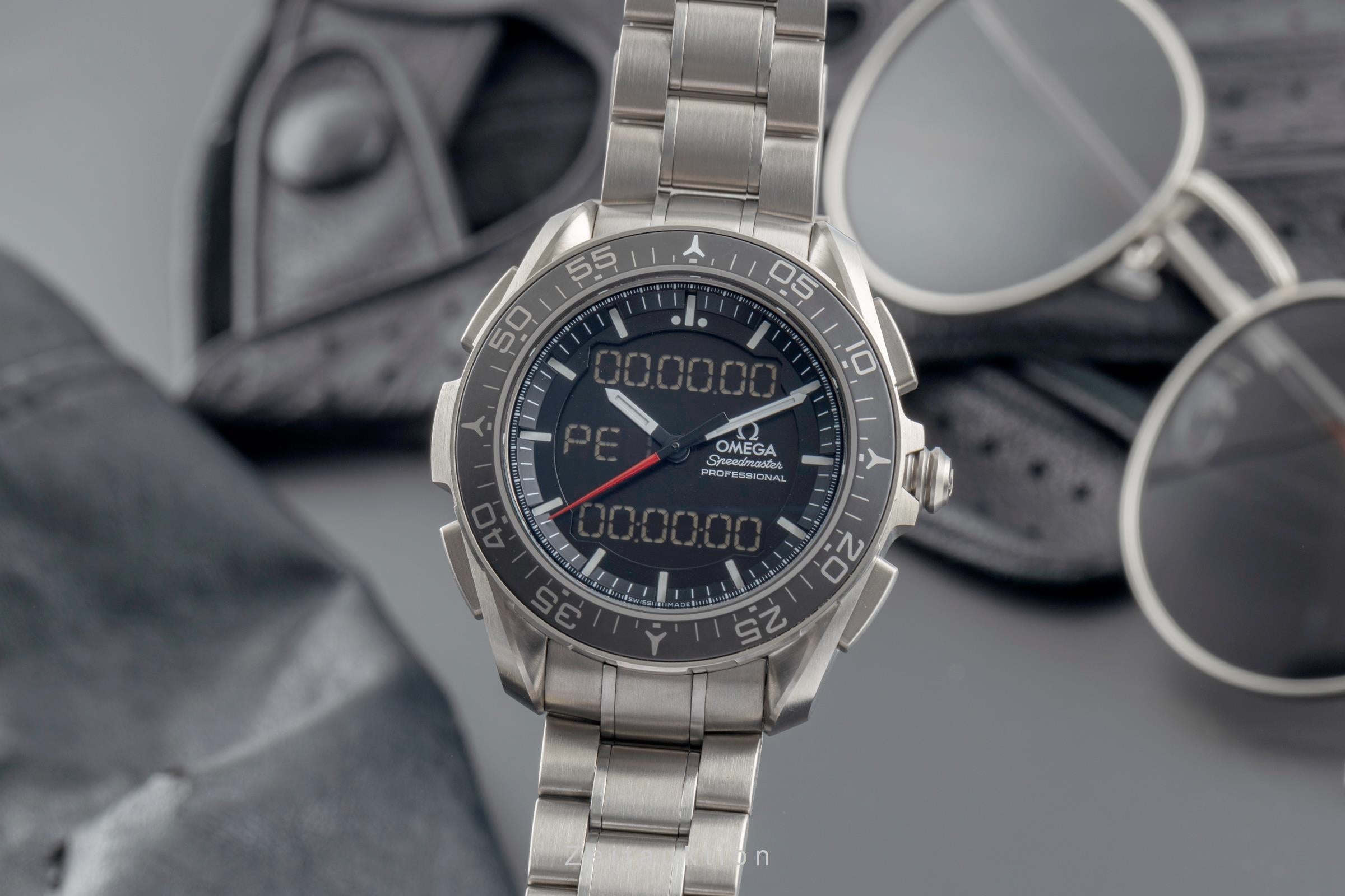 Omega Speedmaster chronograph titanium quartz men's watch 318.90.45.79.01.001  [2505301]