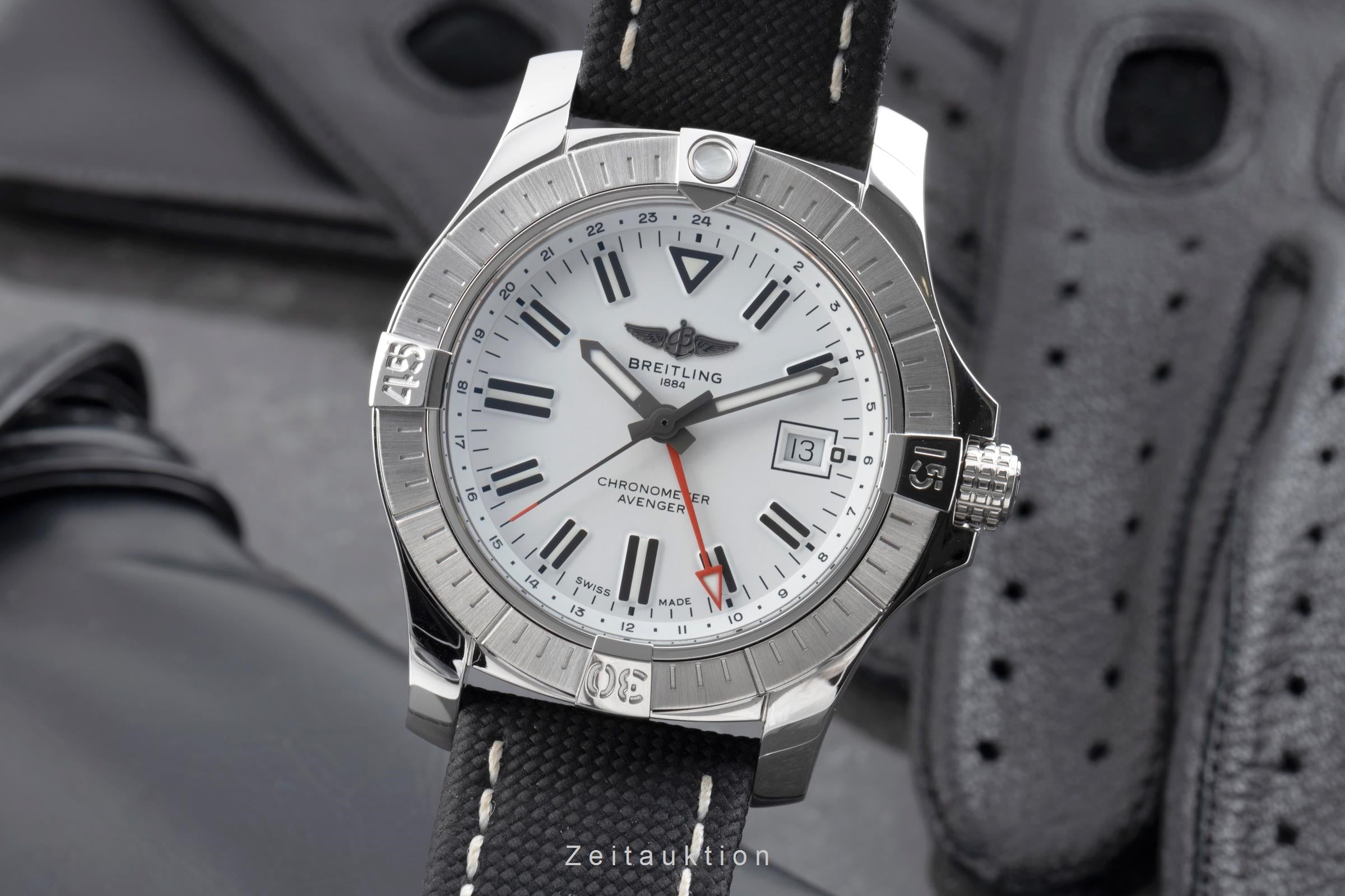 Breitling Avenger II GMT steel automatic Kal. B32 Ref