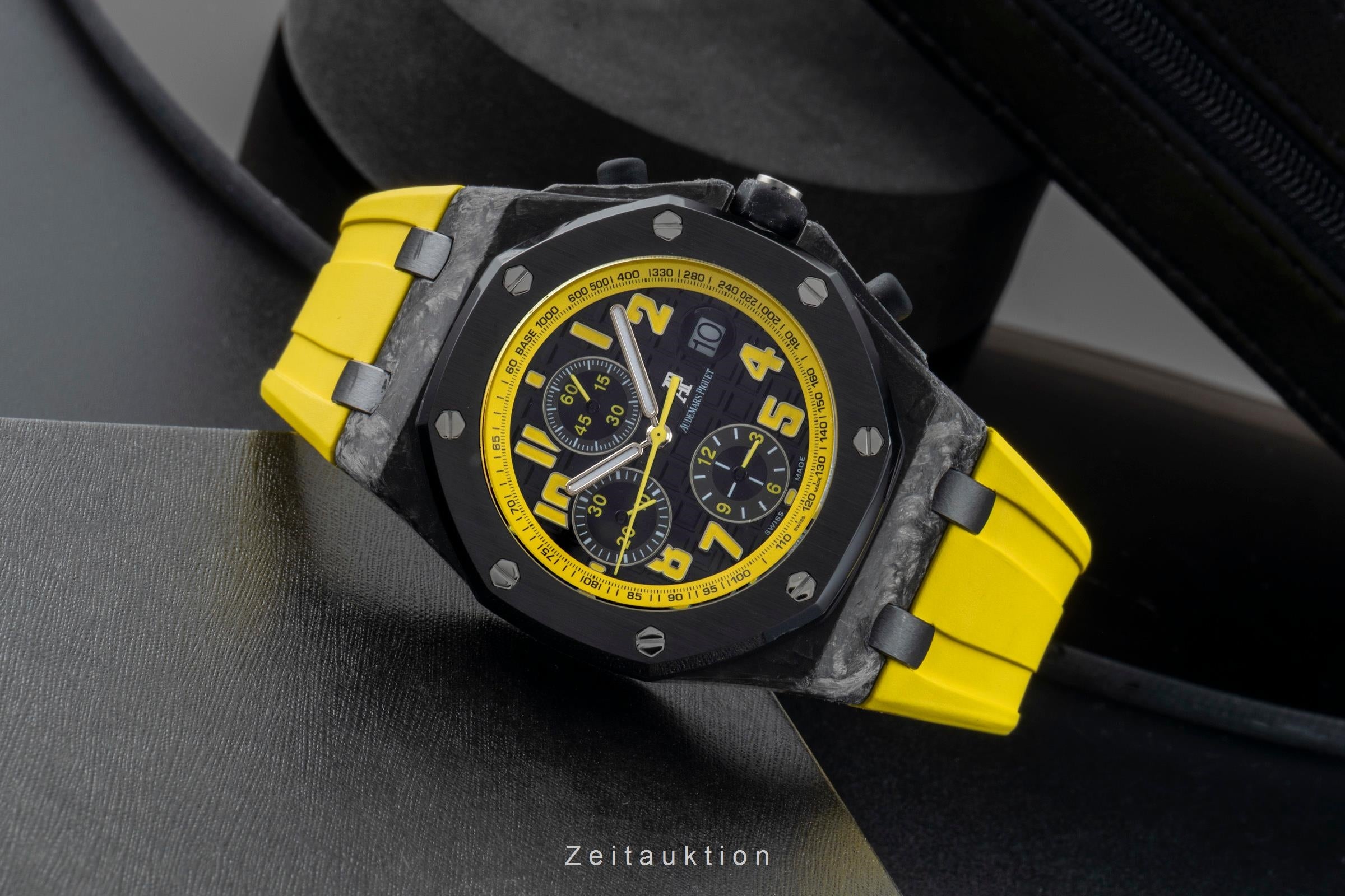 Audemars Piguet Royal Oak "Bumble Bee" Chronograph Carbon Ref. 26176FO  [2505873]