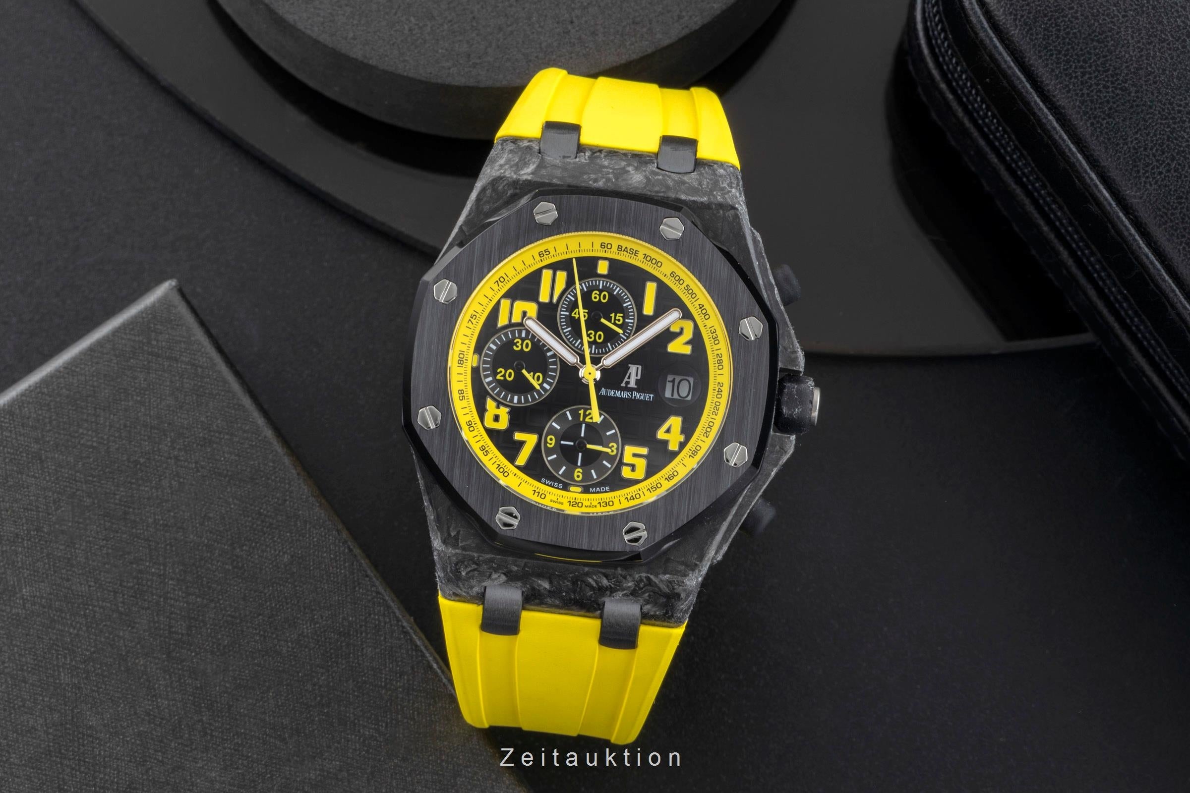Audemars Piguet Royal Oak "Bumble Bee" Chronograph Carbon Ref. 26176FO  [2505873]