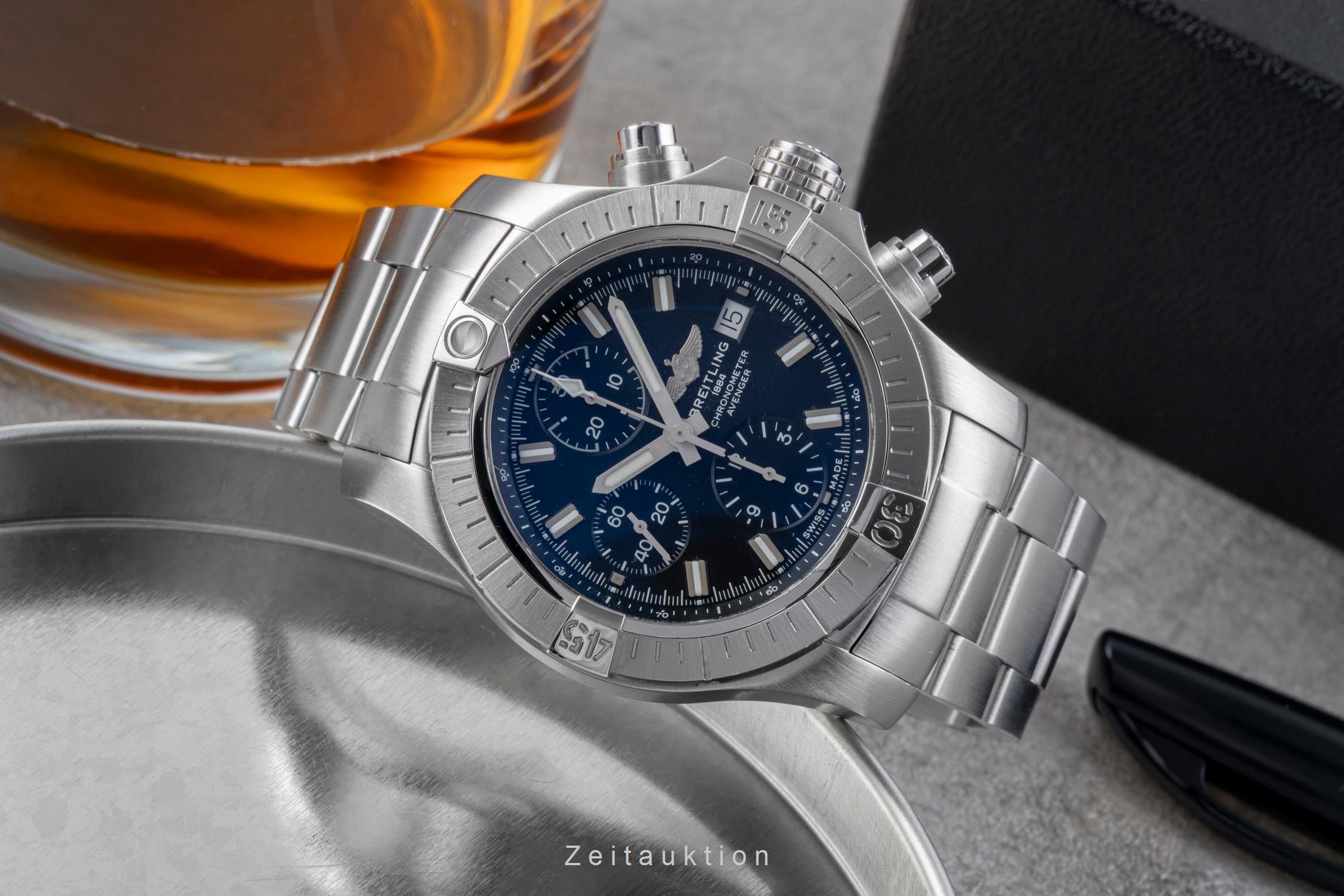 Breitling Avenger chronographe acier automatique montre pour hommes A13385 LP: 7200EUR  [2506217]