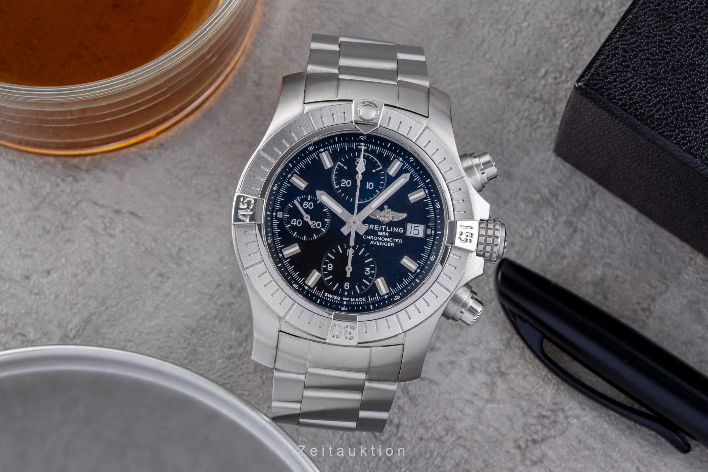 Breitling Avenger chronographe acier automatique montre pour hommes A13385 LP: 7200EUR  [2506217]