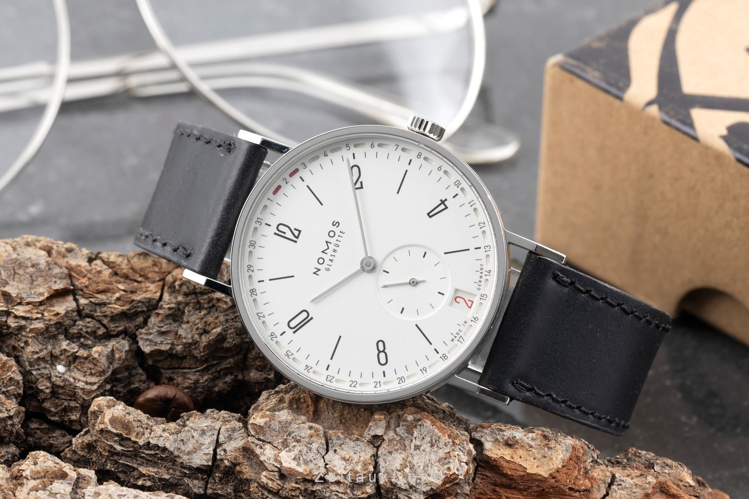 Nomos Tangente acier à remontage manuel montre pour hommes 135 LP: 2580EUR  [2506471]