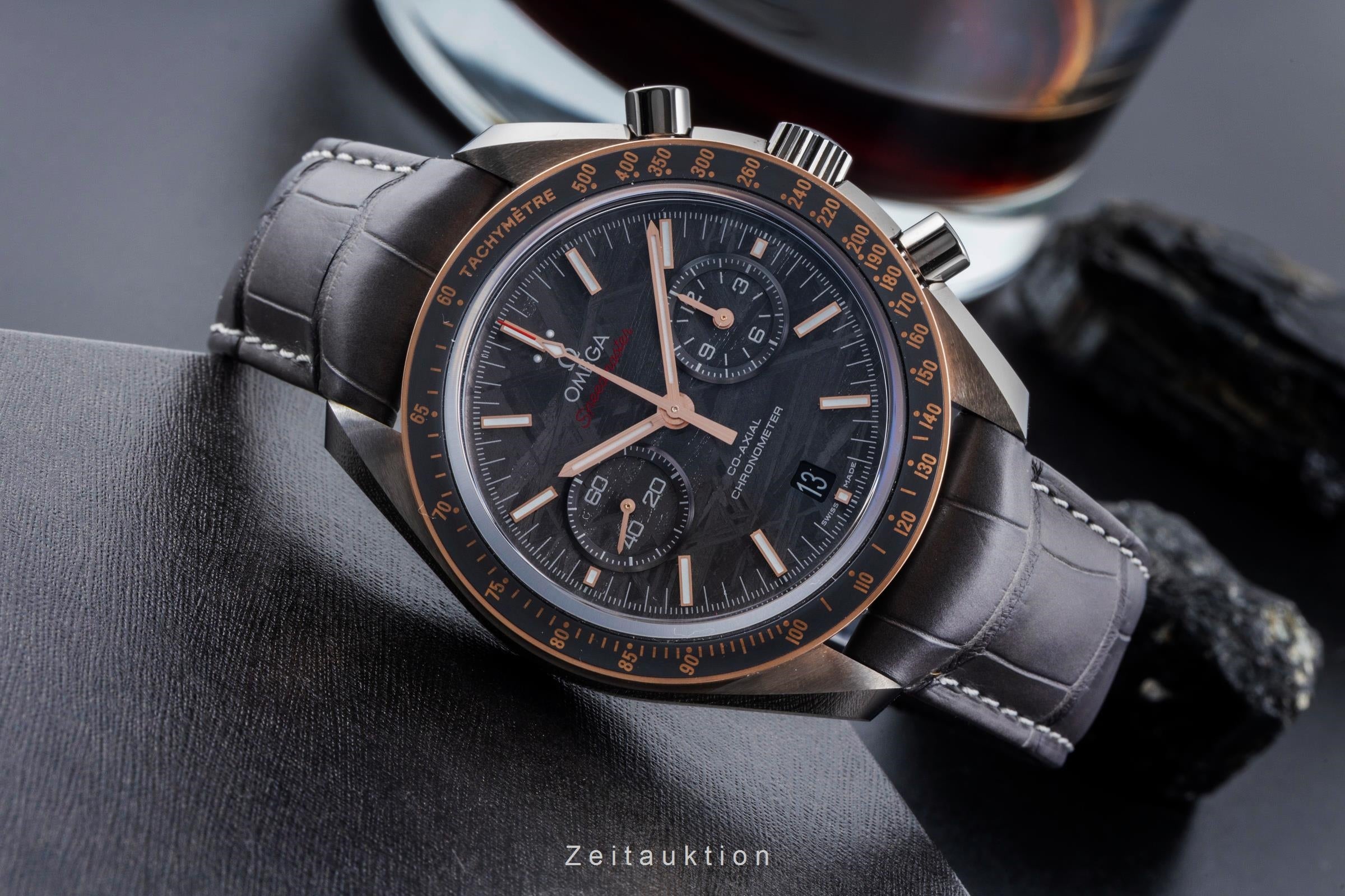 Omega Speedmaster Moonwatch chronographe céramique / or automatique montre pour hommes 311.63.44.51.99.001 LP: 15900EUR  [2506570]