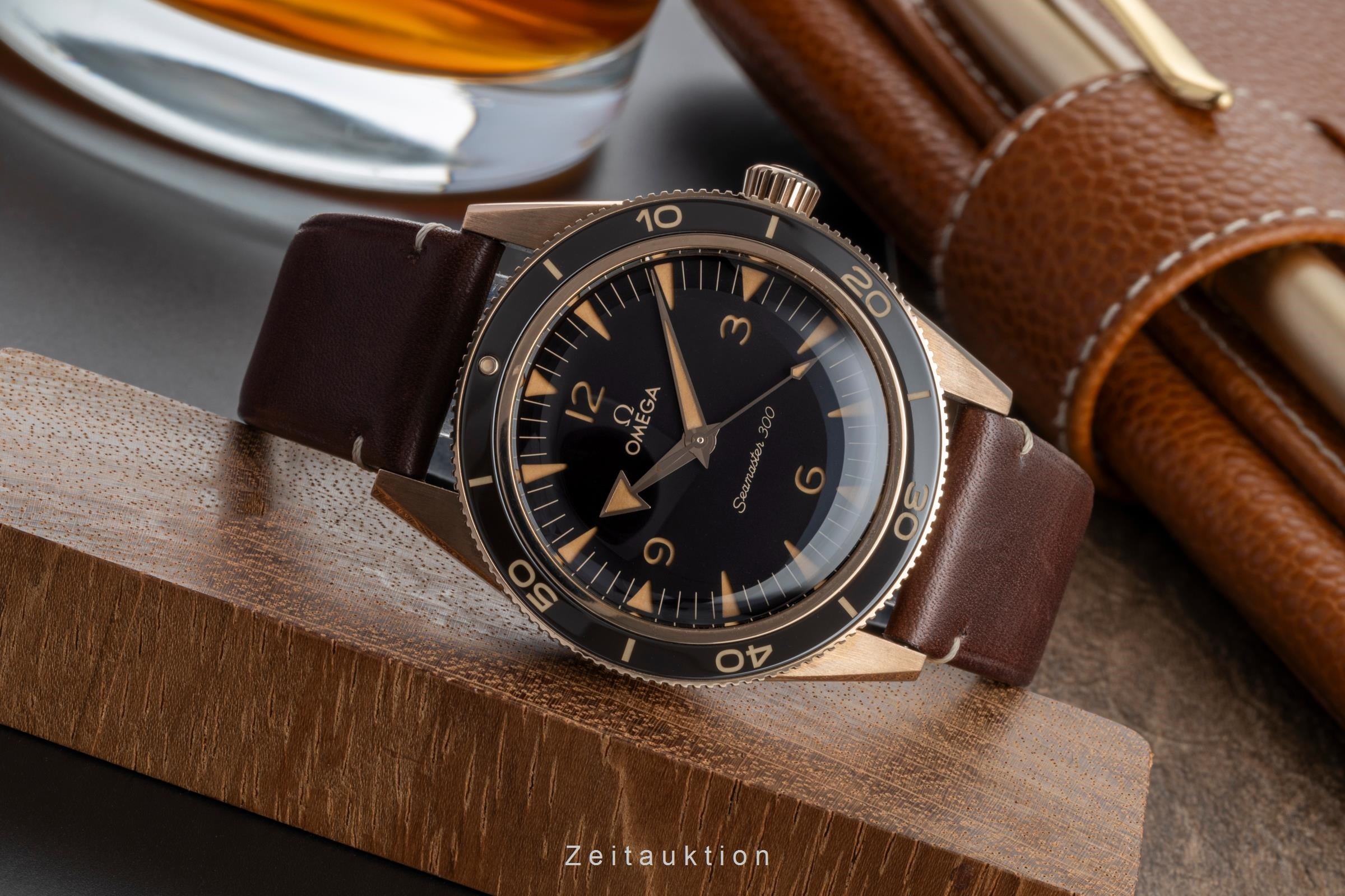 Omega Seamaster 300 Bonze Gold Automatik Ref. 234.92.41.21.10.001 NP: 14800,- € [2506666]