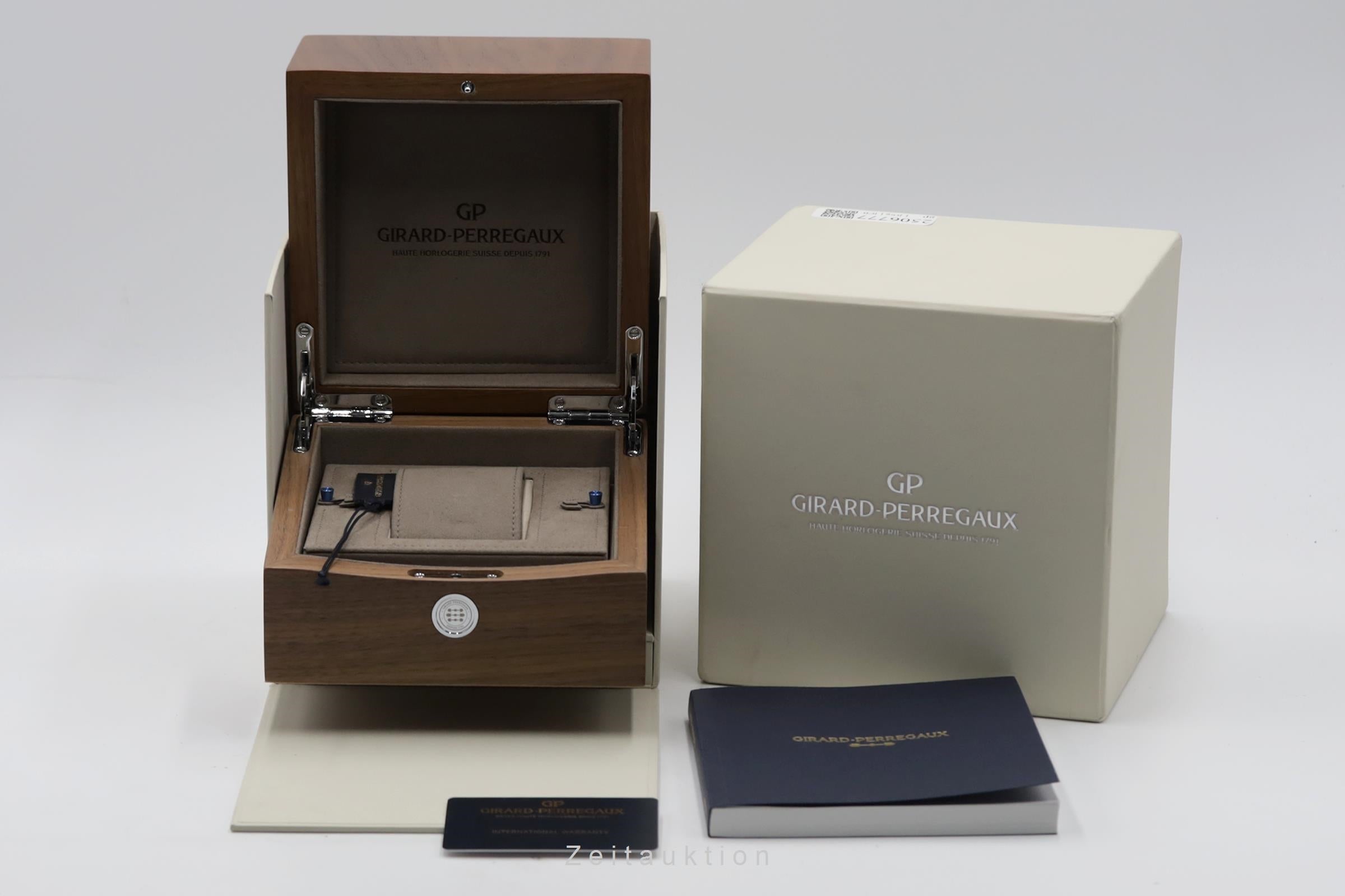 Girard Perregaux Laureato chronograph titanium automatic Kal