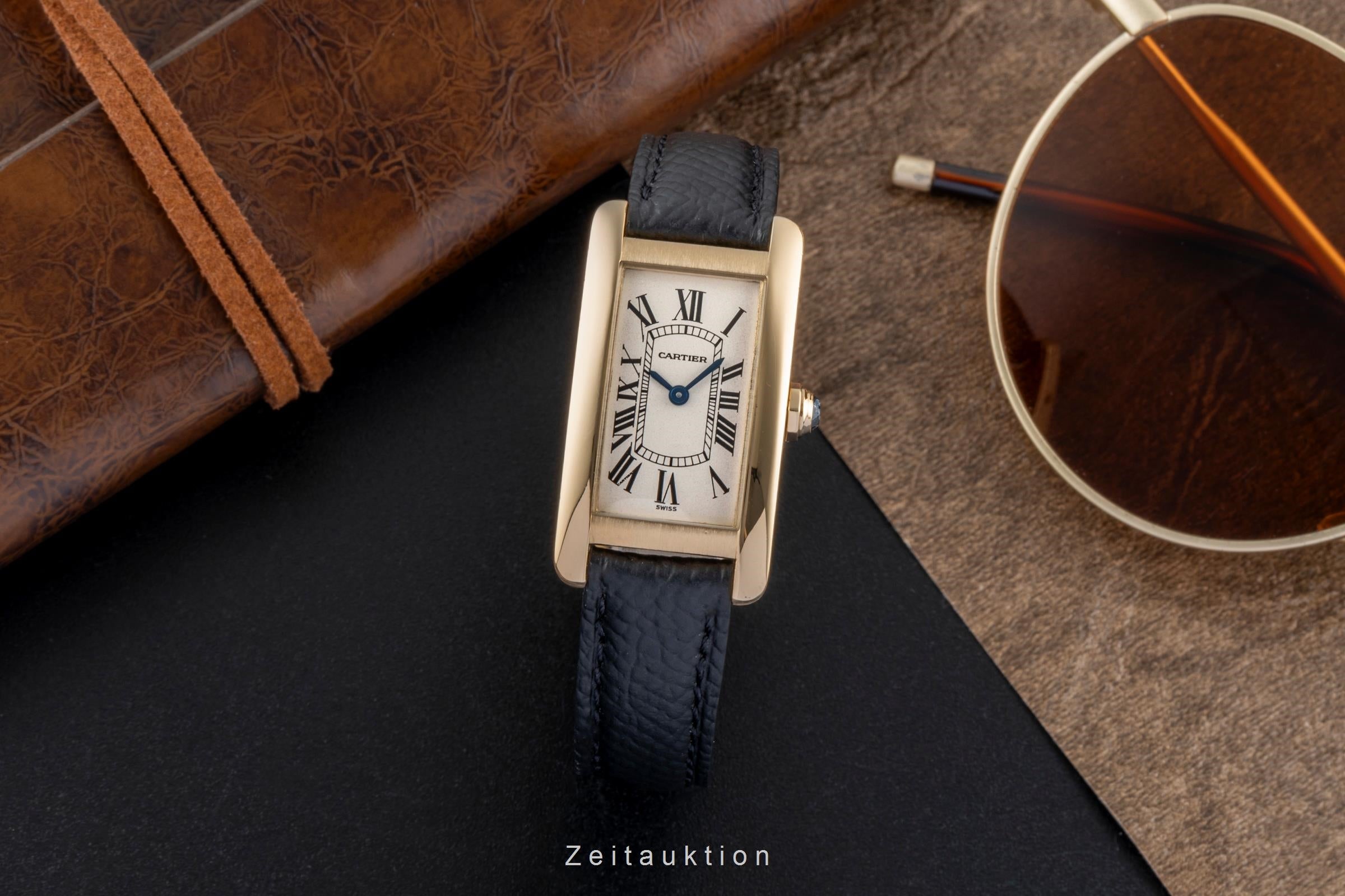 Cartier Tank Américaine 18K (0,750) Gelbgold Damenuhr Gold Ref. W26015K2 1710 [2506818]