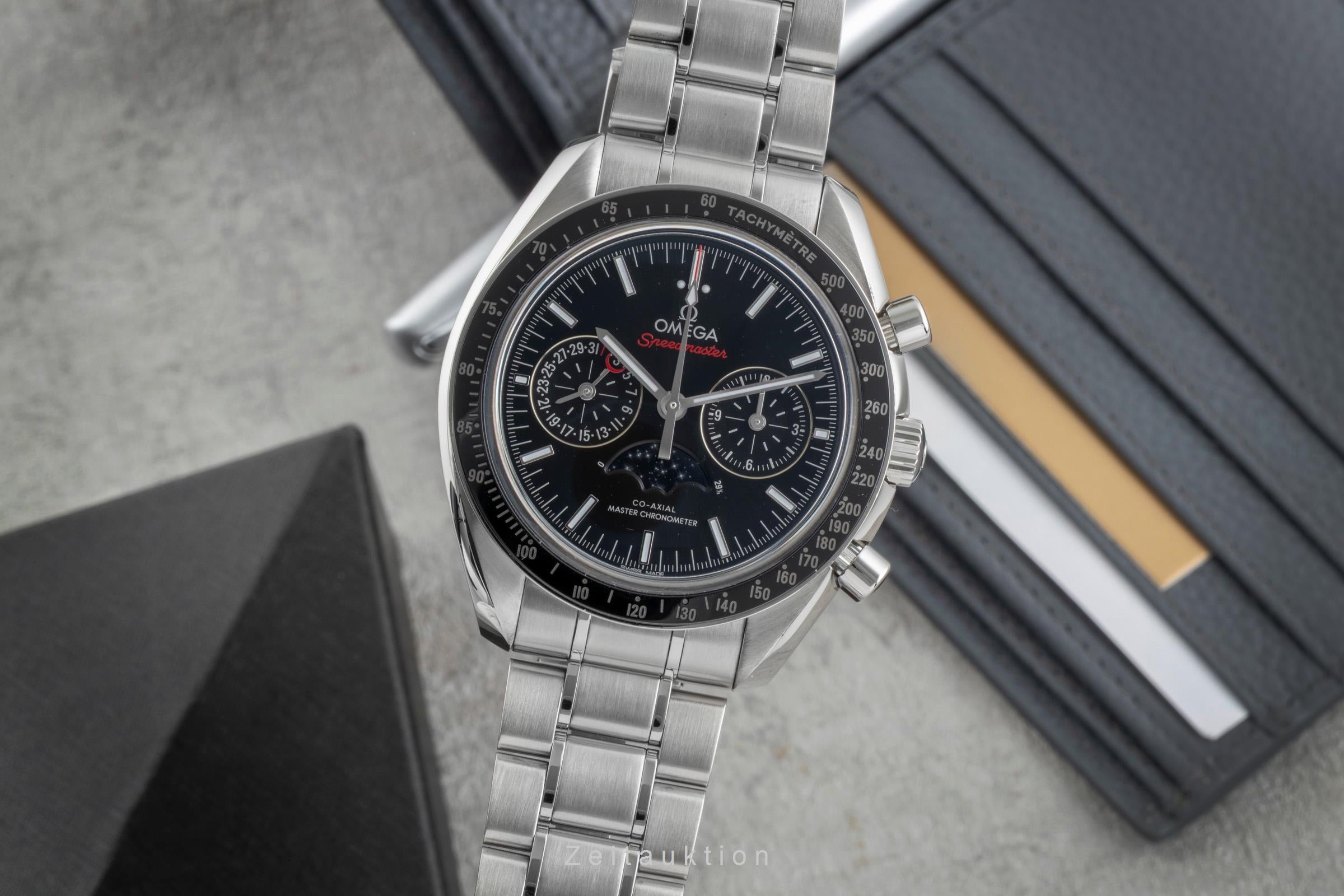 Omega Speedmaster chronograph steel automatic men's watch 304.30.44.52.01.001 LP: 12600EUR  [2506945]