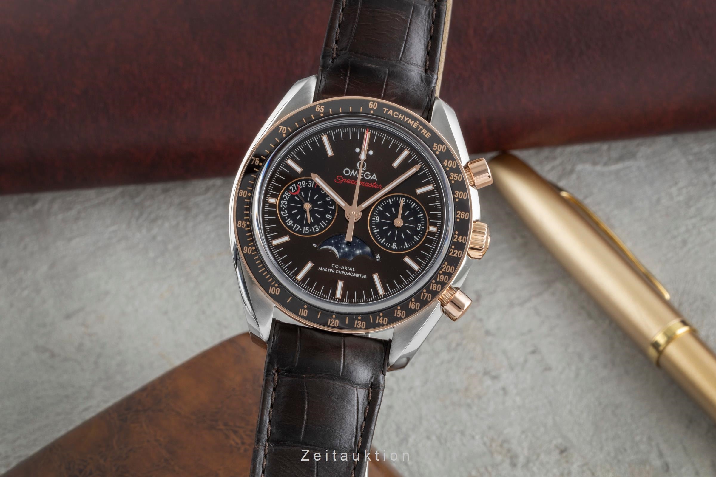 Omega Speedmaster Moonphase Stahl / Sedna Gold 304.23.44.52.13.001 NP: 17000,- € [2507131]