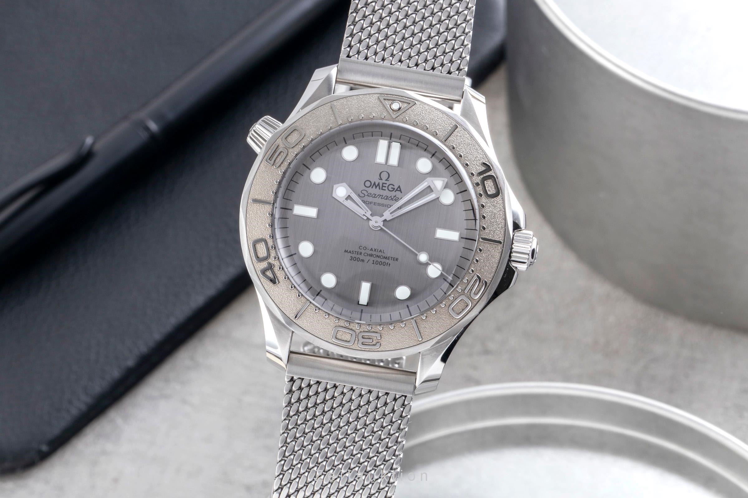 Omega Seamaster Stahl / Titan Automatik Herren Ref. 210.30.42.20.06.002 B&P 2025 [2507484]