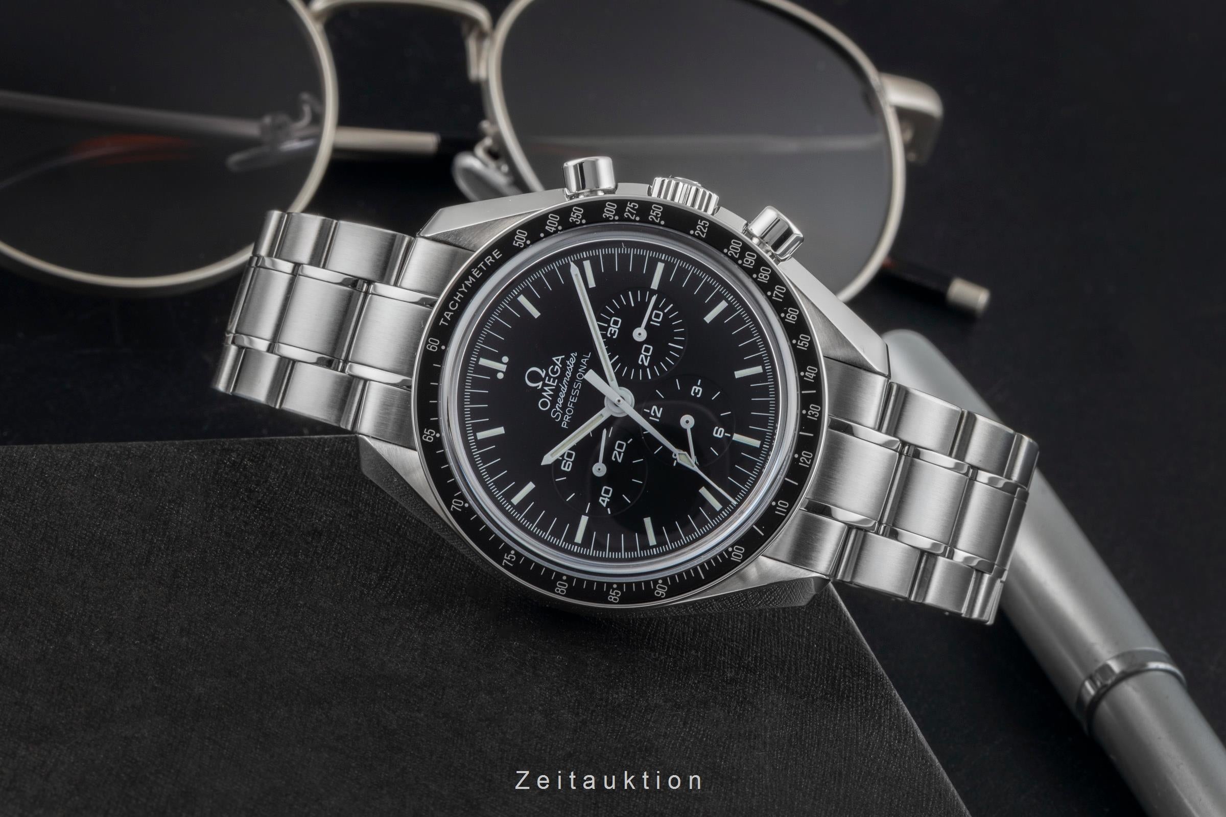 Omega Speedmaster Moonwatch chronograph steel manual winding men's watch 311.30.42.30.01.006  [2600003]