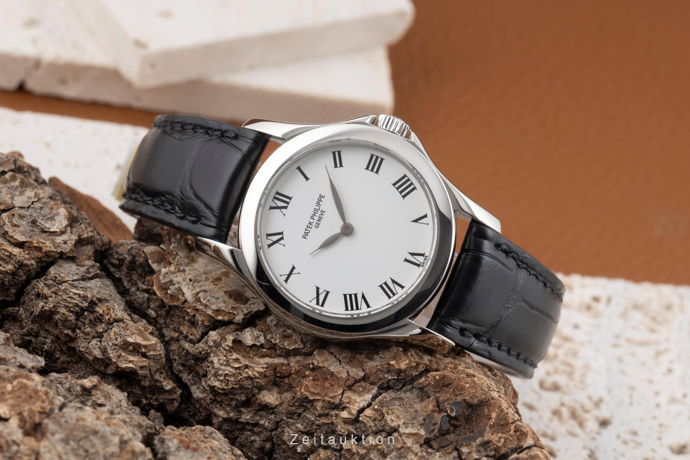Patek Philippe Calatrava or blanc 18 ct à remontage manuel montre pour femmes 4905  [2600110]