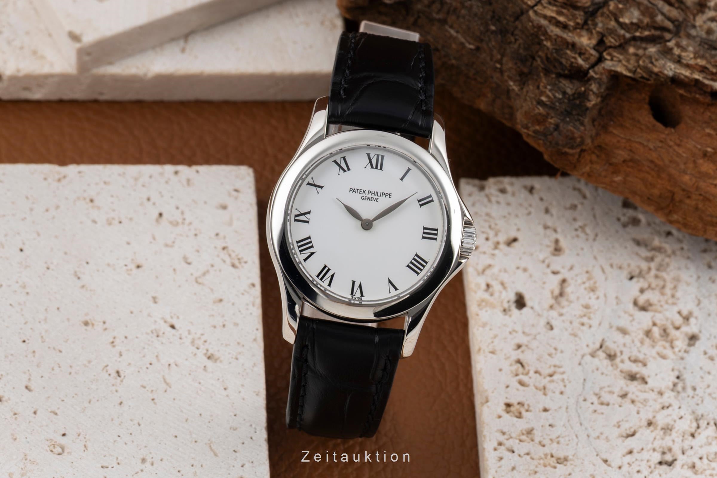 Patek Philippe Calatrava or blanc 18 ct à remontage manuel montre pour femmes 4905  [2600110]