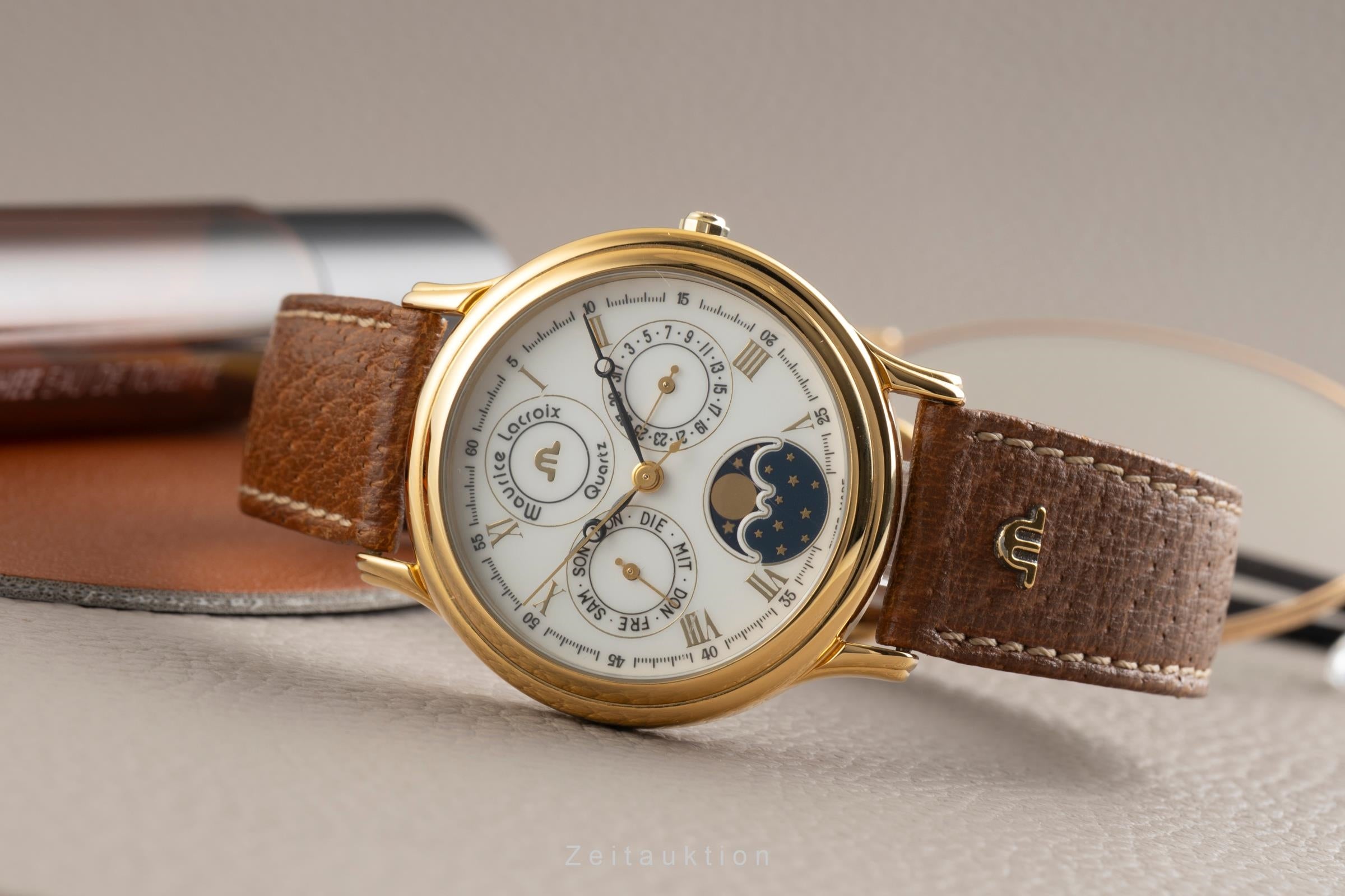 Maurice Lacroix Kalender Messing vergoldet Quarz Herrenuhr Ref. 33998  [2600212]