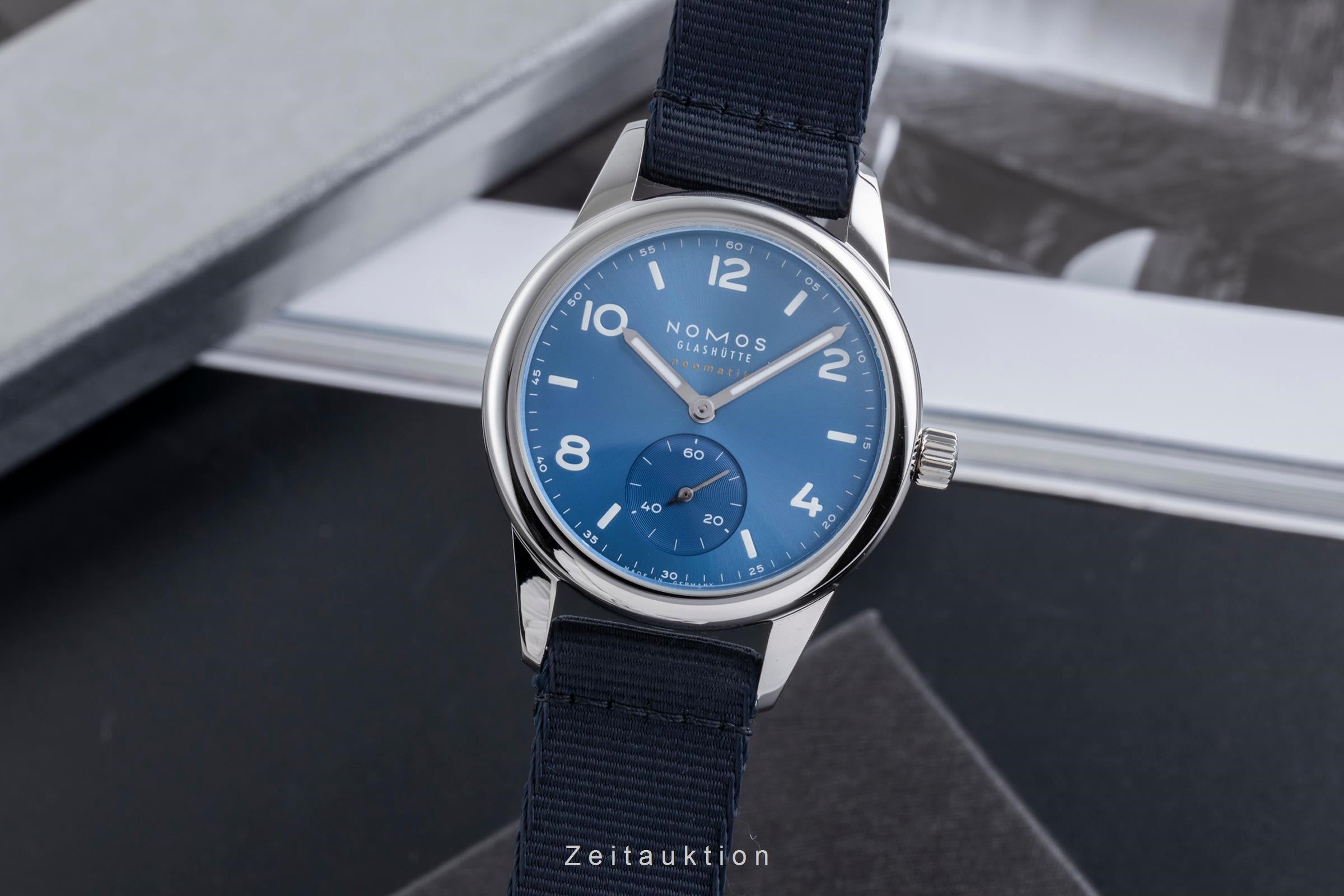 Nomos Club Sathl AutomatikHerrenuhr Ref. 750Box & Papiere 2025 NP: 3100 € [2600400]
