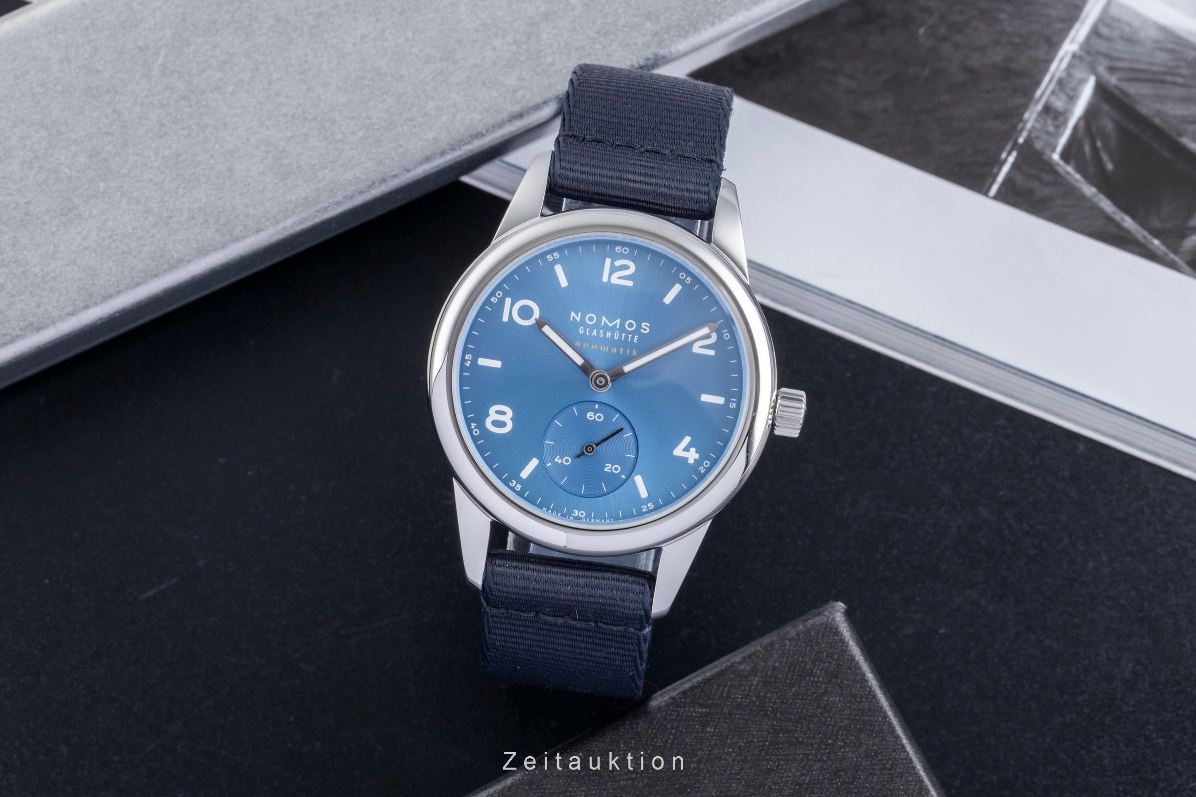 Nomos Club Sathl AutomatikHerrenuhr Ref. 750Box & Papiere 2025 NP: 3100 € [2600400]