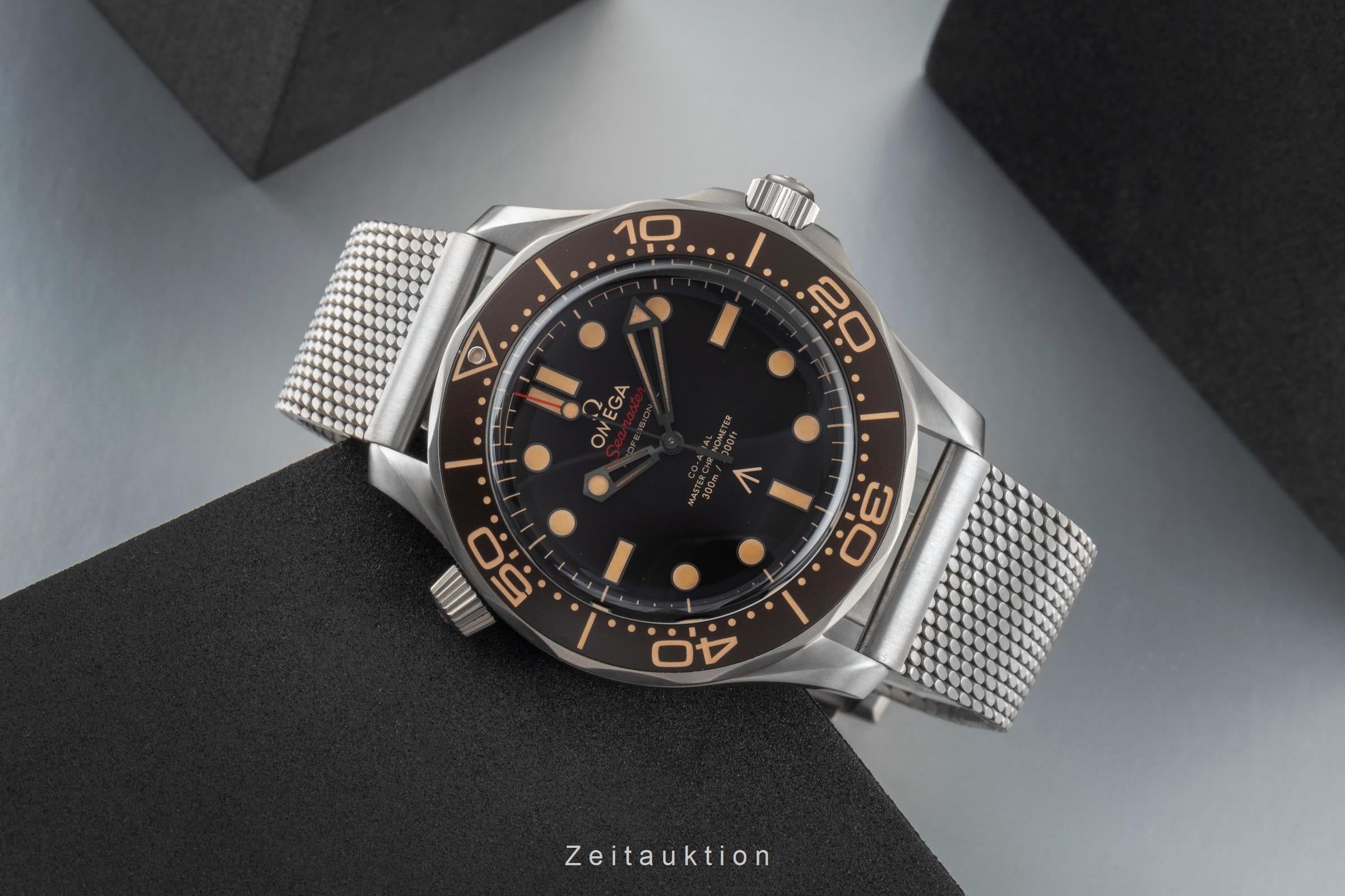 Omega Seamaster titanium automatic men's watch 210.90.42.20.01.001 LP: 10900EUR  [2600559]