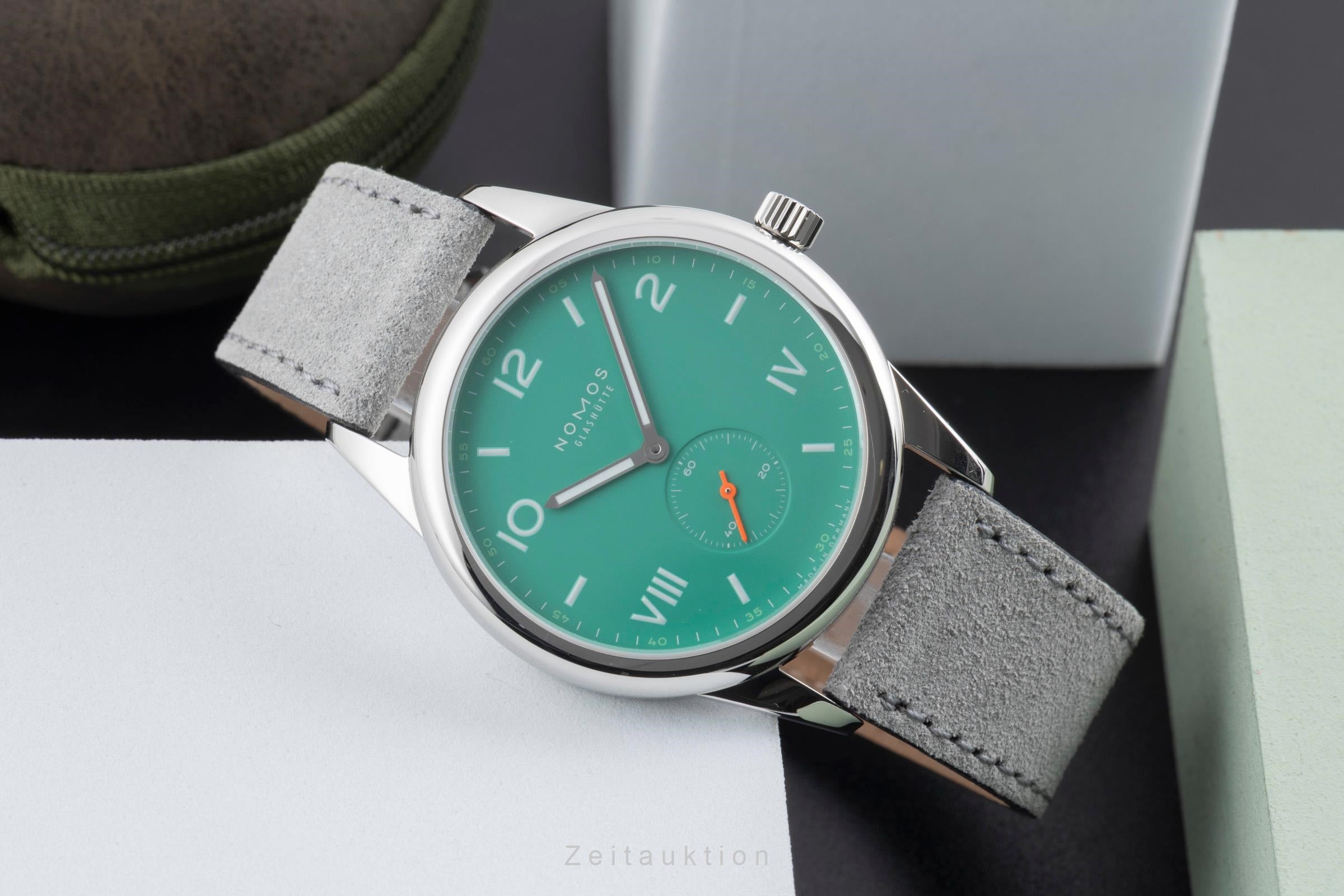 Nomos Club Campus Electric Green Handaufzug Ref. 726 B&P 2024 [2600810]