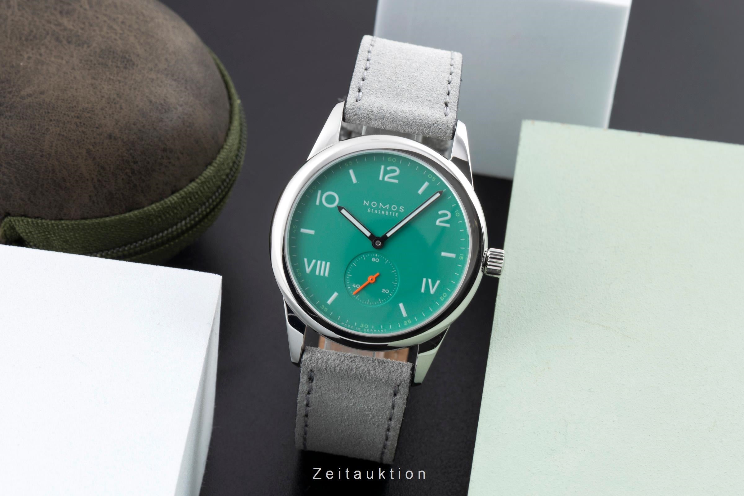 Nomos Club Campus Electric Green Handaufzug Ref. 726 B&P 2024 [2600810]