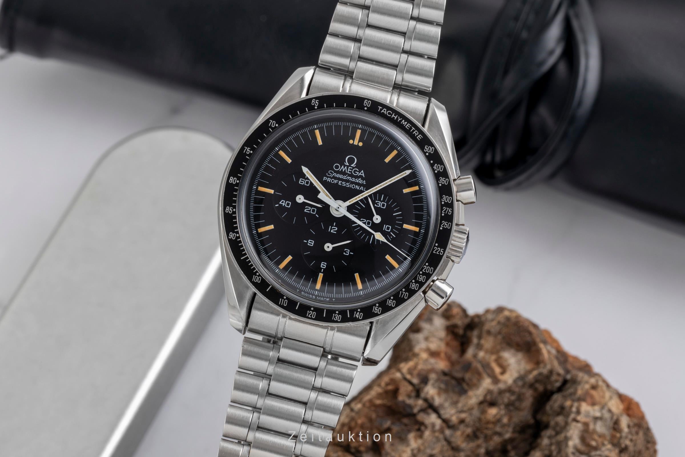 Omega Speedmaster Moonwatch Chronograph Stahl Handaufzug Ref. ST145022 B&P [2600944]