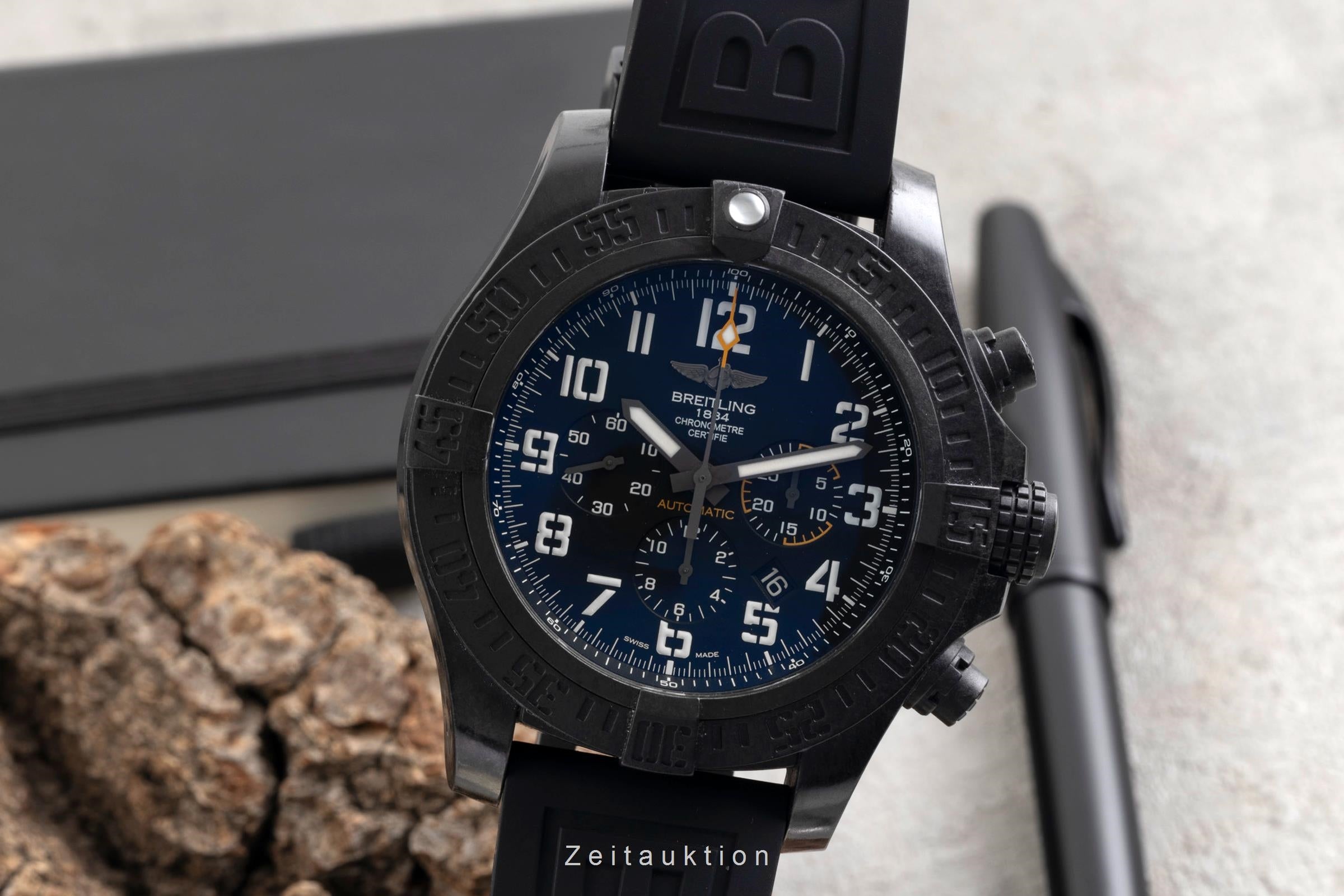 Breitling Avenger chronograph breitlight automatic Kal. B01 Ref