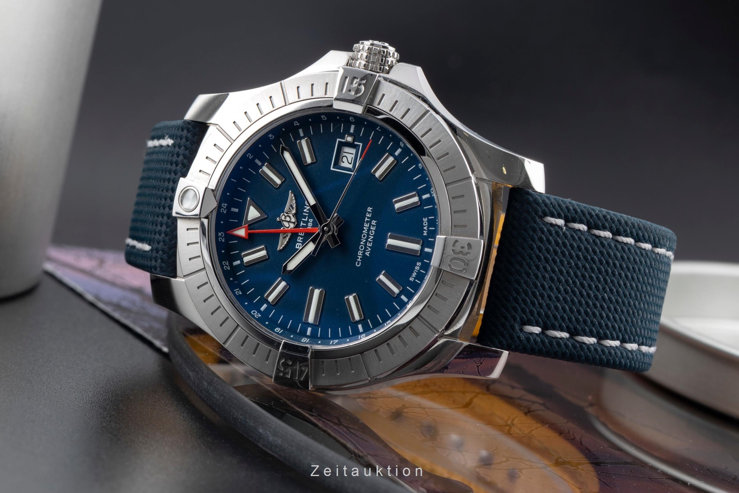 Breitling Avenger steel automatic Kal. B32 Ref. A32395101C1X1
