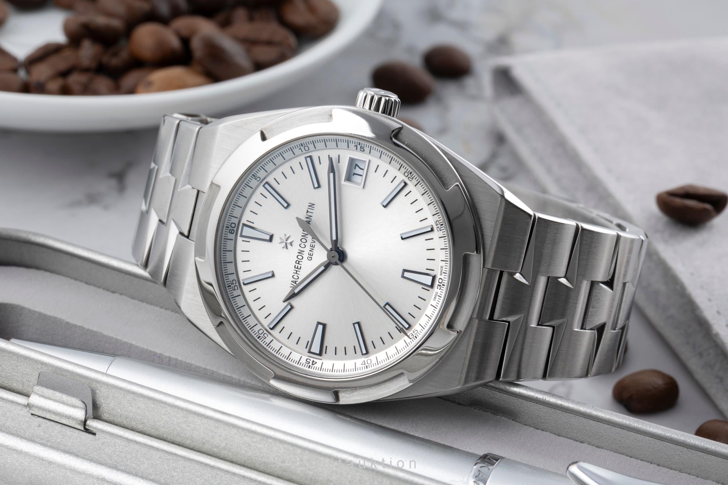 Vacheron & Constantin Overseas steel automatic men's watch 4500V/110A-B126 LP: 27900EUR  [2601189]