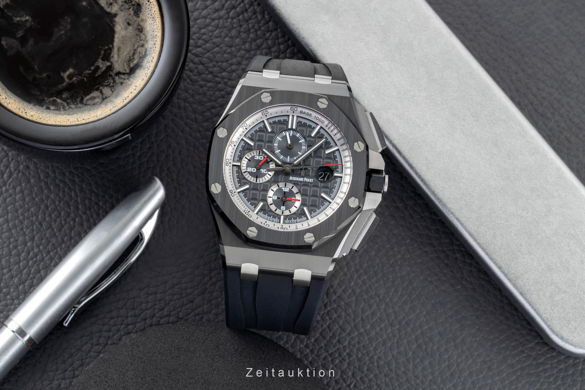 Audemars Piguet Royal Oak Keramik / Titan Automatik Ref. 26405CE.OOA002CA.01 B&P [2601219]