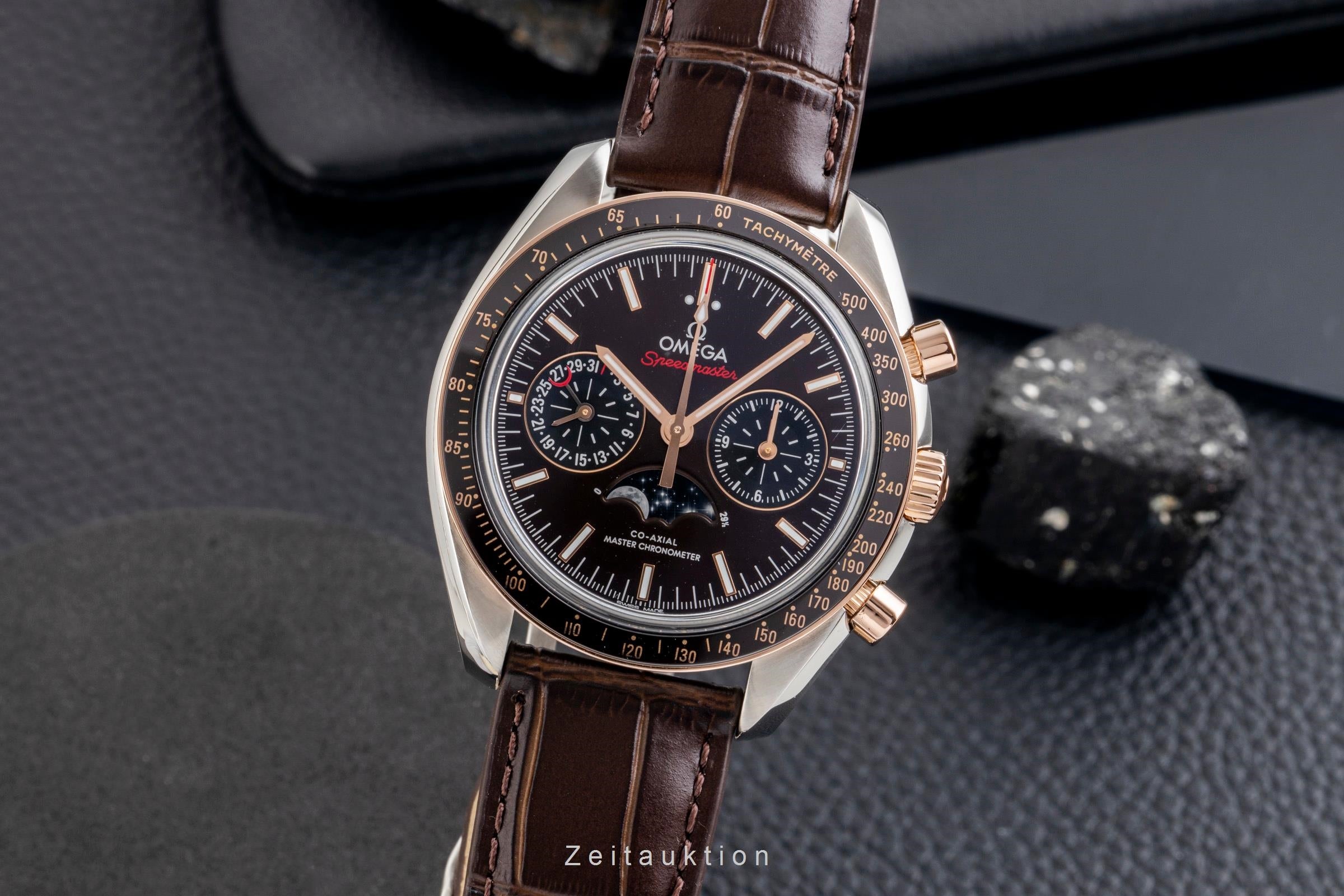 Omega Speedmaster chronographe acier / or  automatique montre pour hommes 304.23.44.52.13.001 LP: 17500EUR  [2601226]