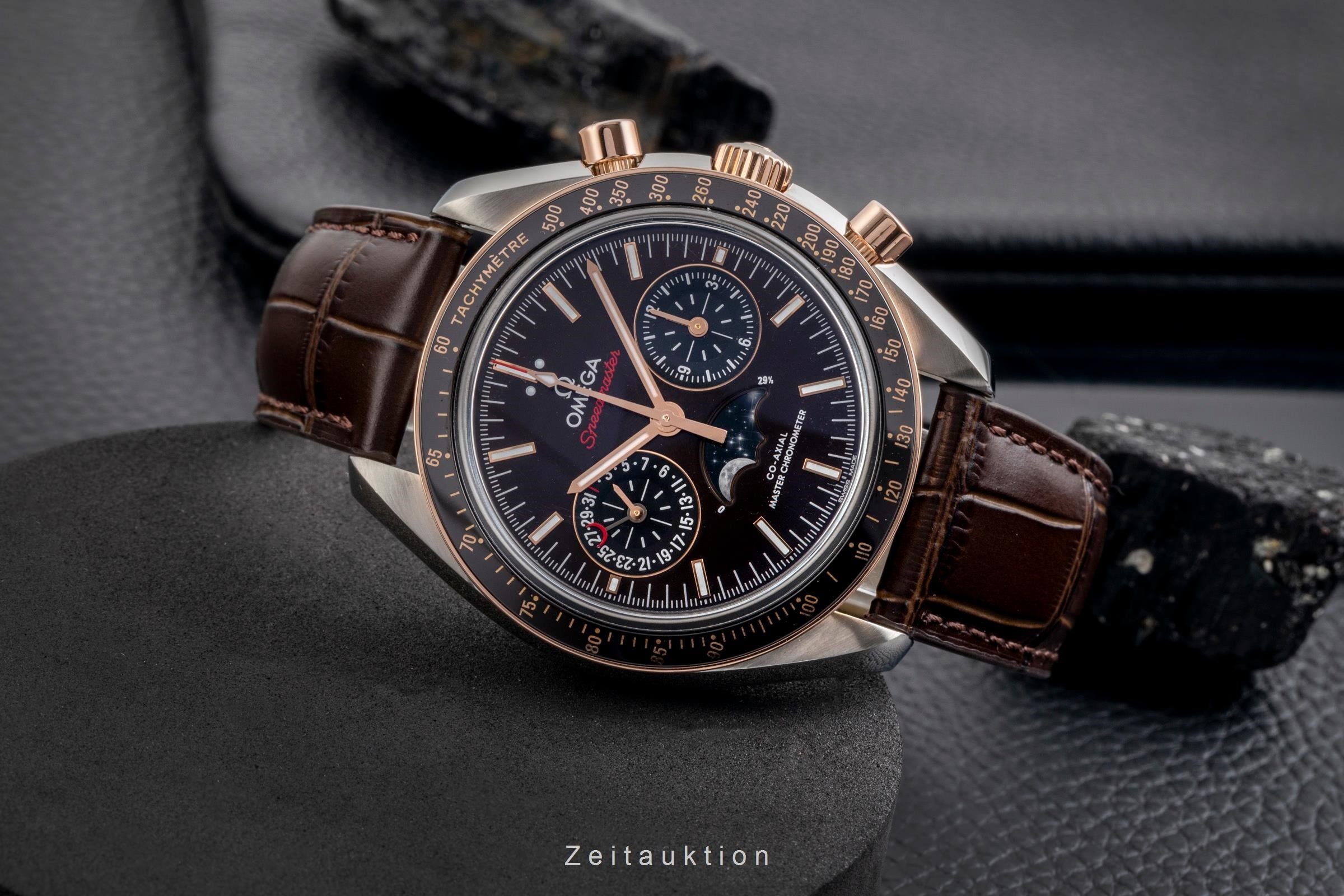 Omega Speedmaster chronographe acier / or  automatique montre pour hommes 304.23.44.52.13.001 LP: 17500EUR  [2601226]