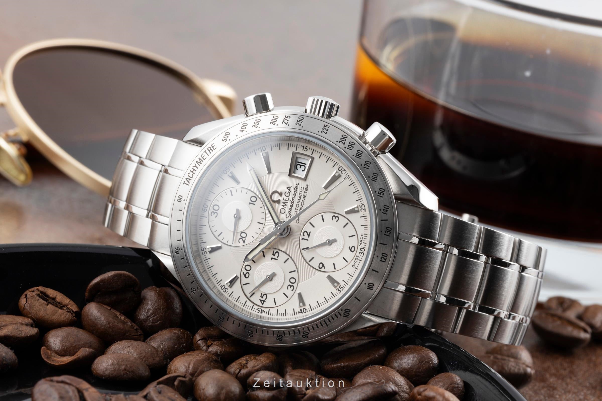 Omega Speedmaster Date chronographe acier automatique montre pour hommes 3211.30.00 LP: 6100EUR  [2601503]
