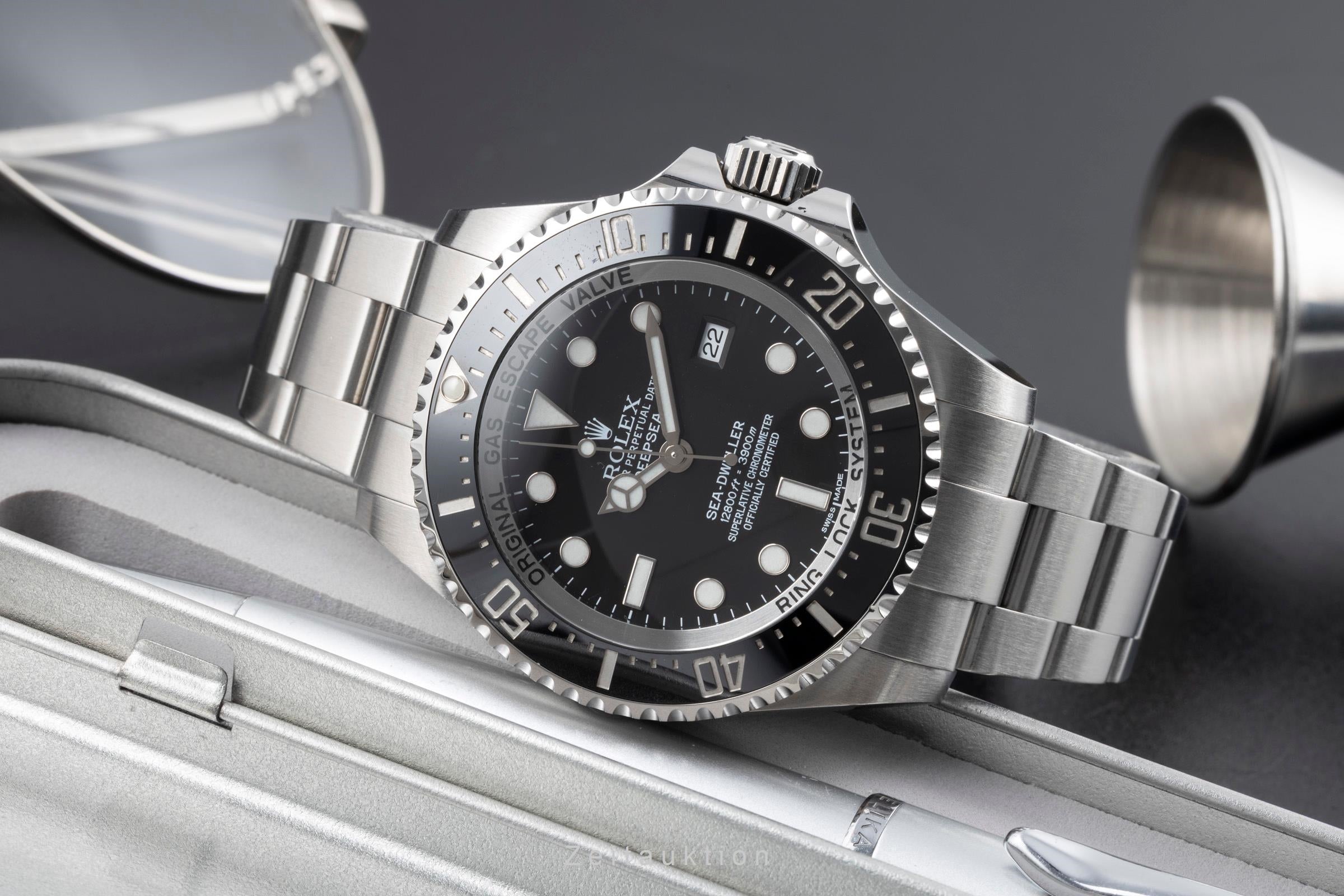 Rolex Sea-Dweller steel automatic men's watch 116660  [2601695]