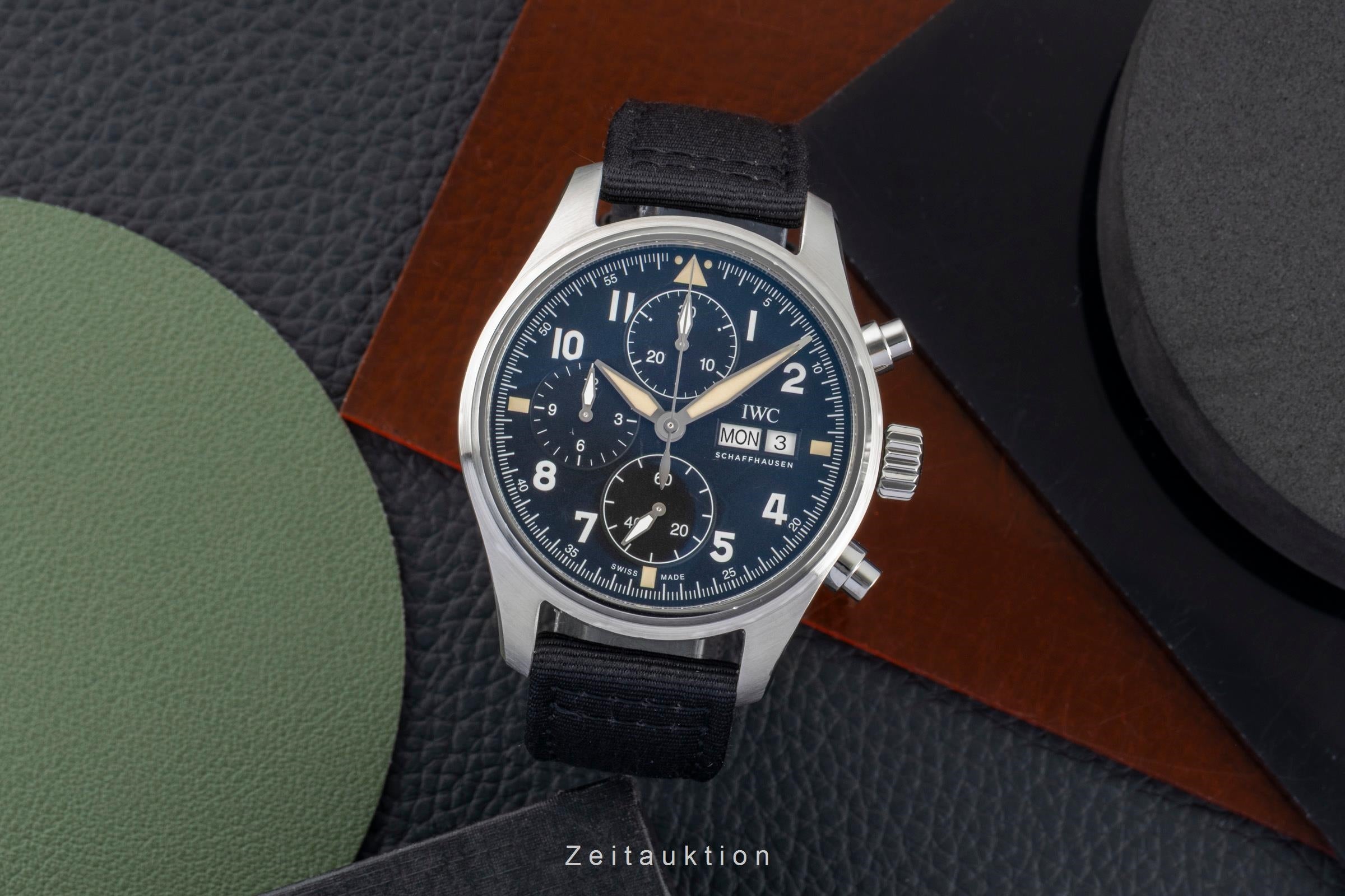 IWC Fliegerchronograph chronographe acier automatique montre pour hommes IW387903 LP: 7700EUR  [2602006]