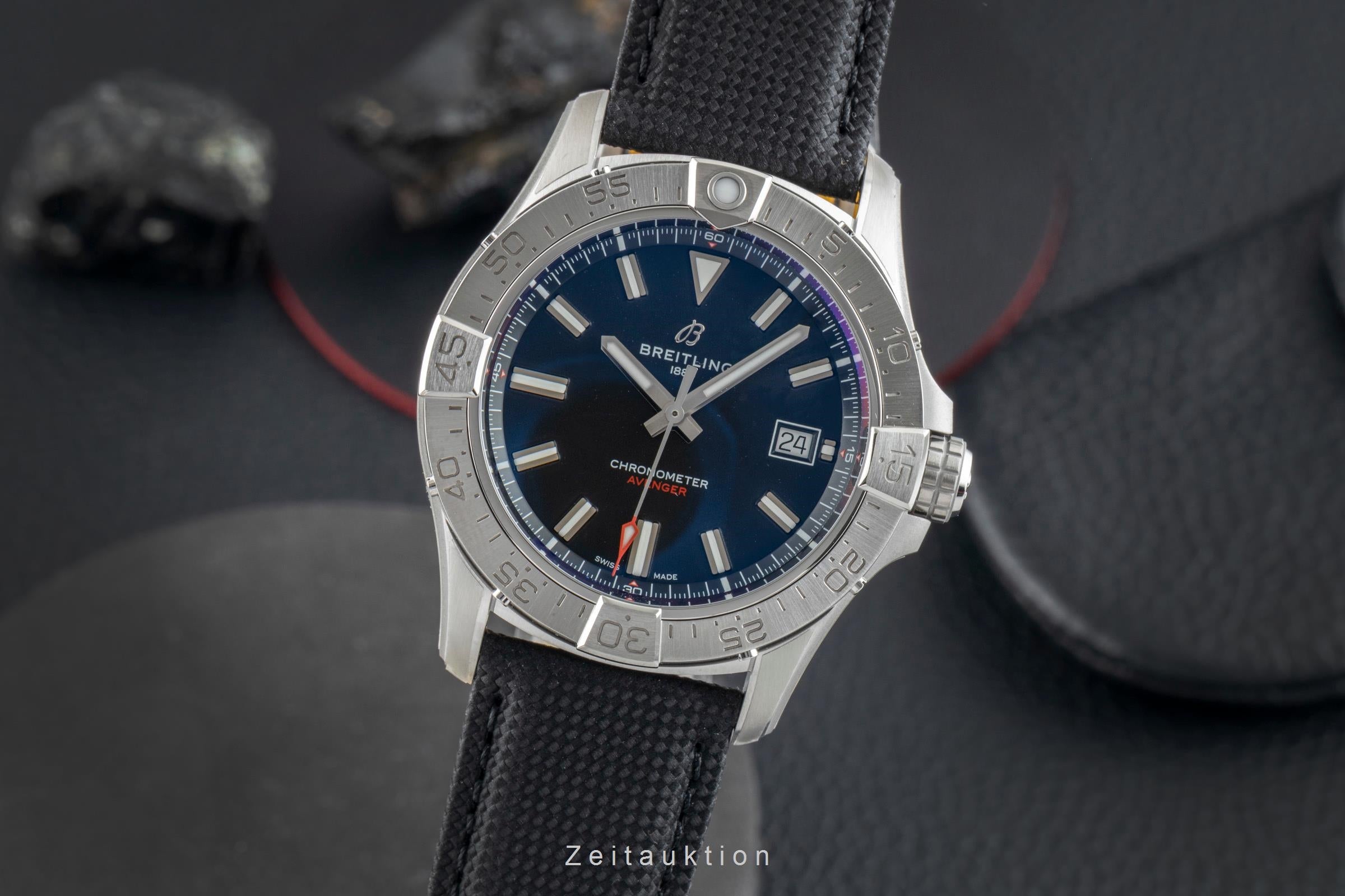Breitling Avenger 42 Stahl Automatik Herrenuhr Ref. A17328101B1X1 B&P NP 4900,-€ [2602104]