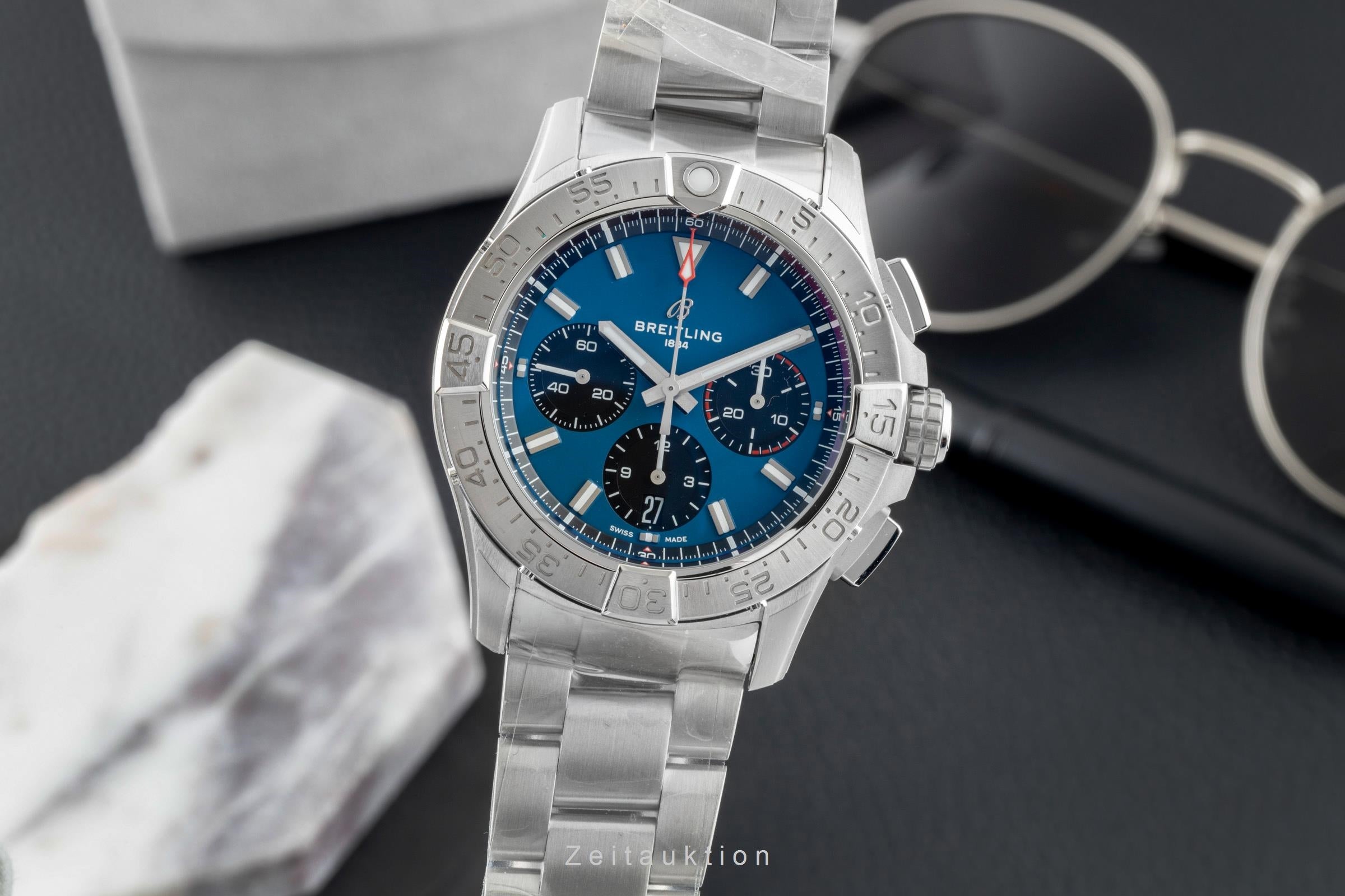 Breitling Avenger B01 Chronograph 44 Stahl Automatik Ref. AB0146101C1A1 B&P [2602116]