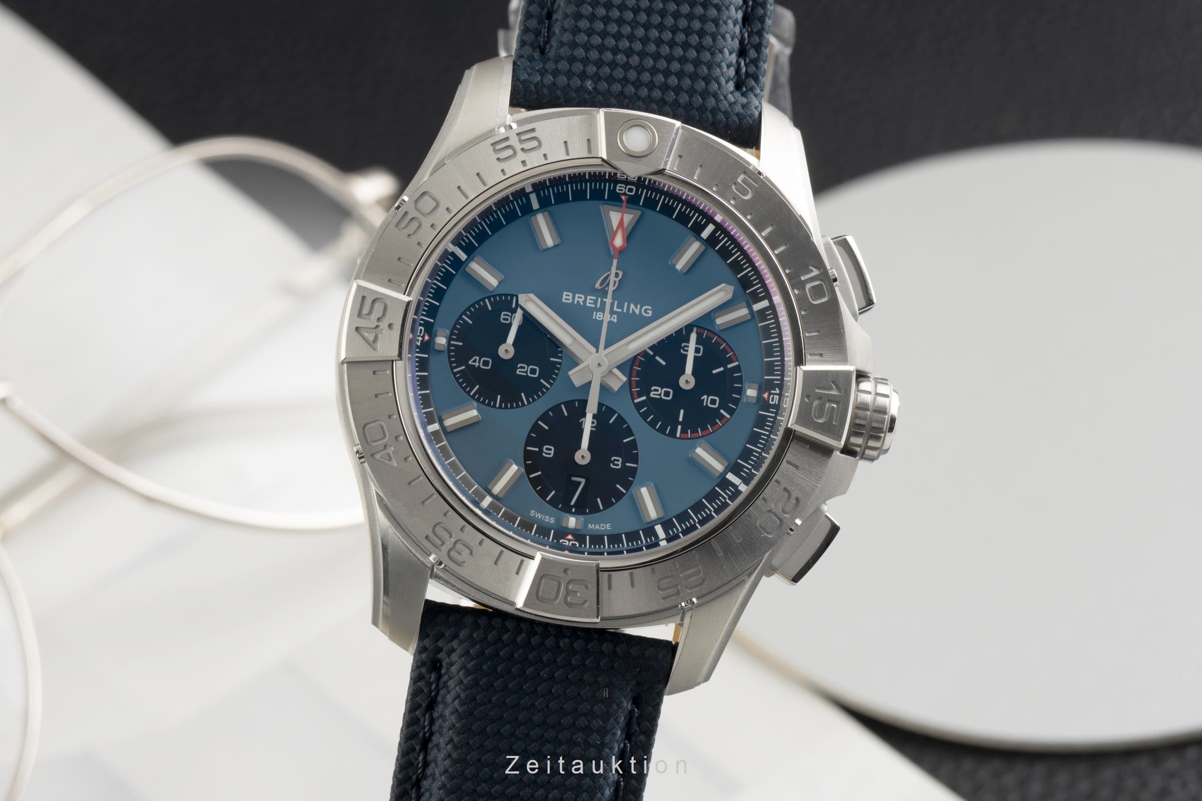 Breitling Avenger B01 Chronograph 44 Stahl Automatik Ref. AB0147101C1X1 B&P New [2602153]