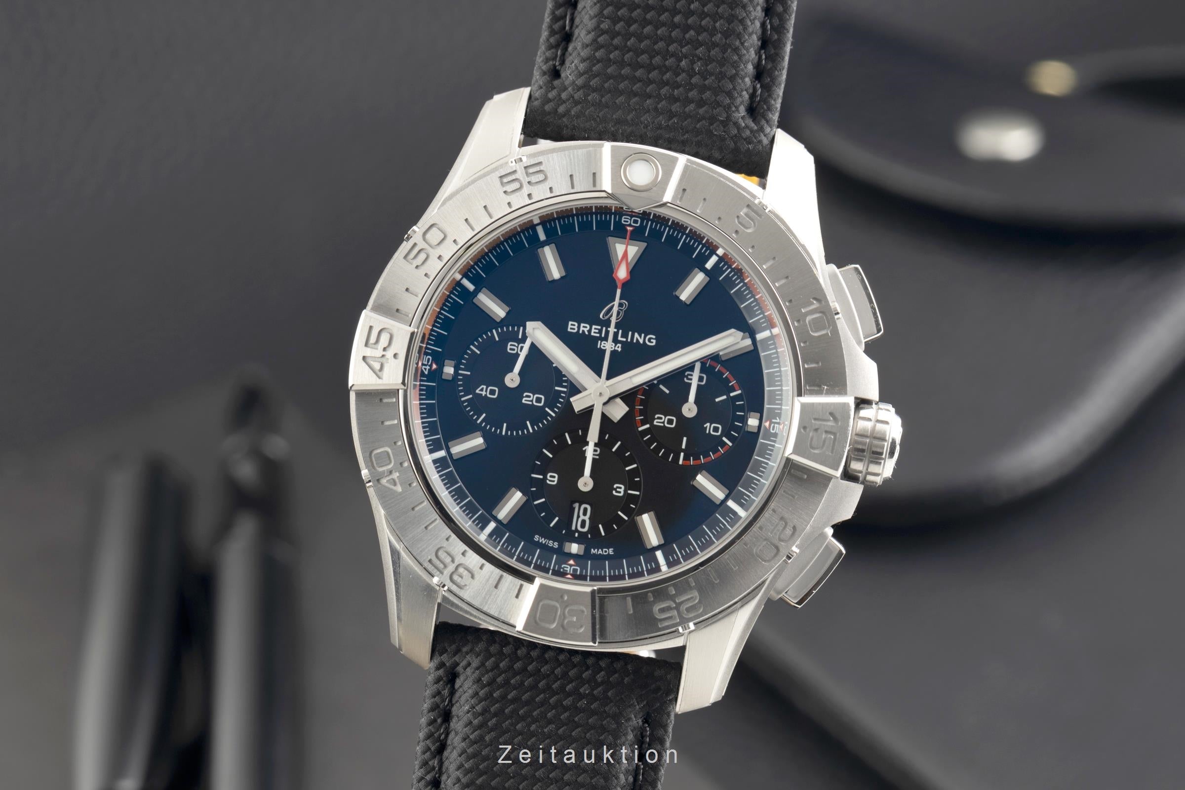 Breitling Avenger B01 Chronograph 44 Stahl Automatik Ref. AB0147101B1X1 B&P New [2602155]