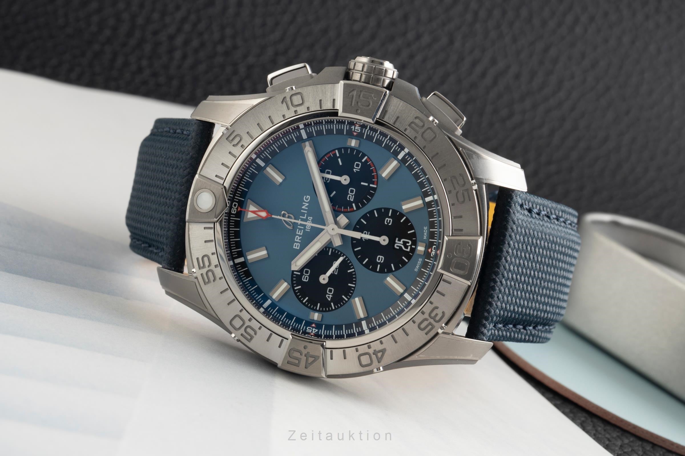 Breitling Avenger chronograph titanium automatic men's watch EB0148101C1X1 LP: 9150EUR  [2602159]