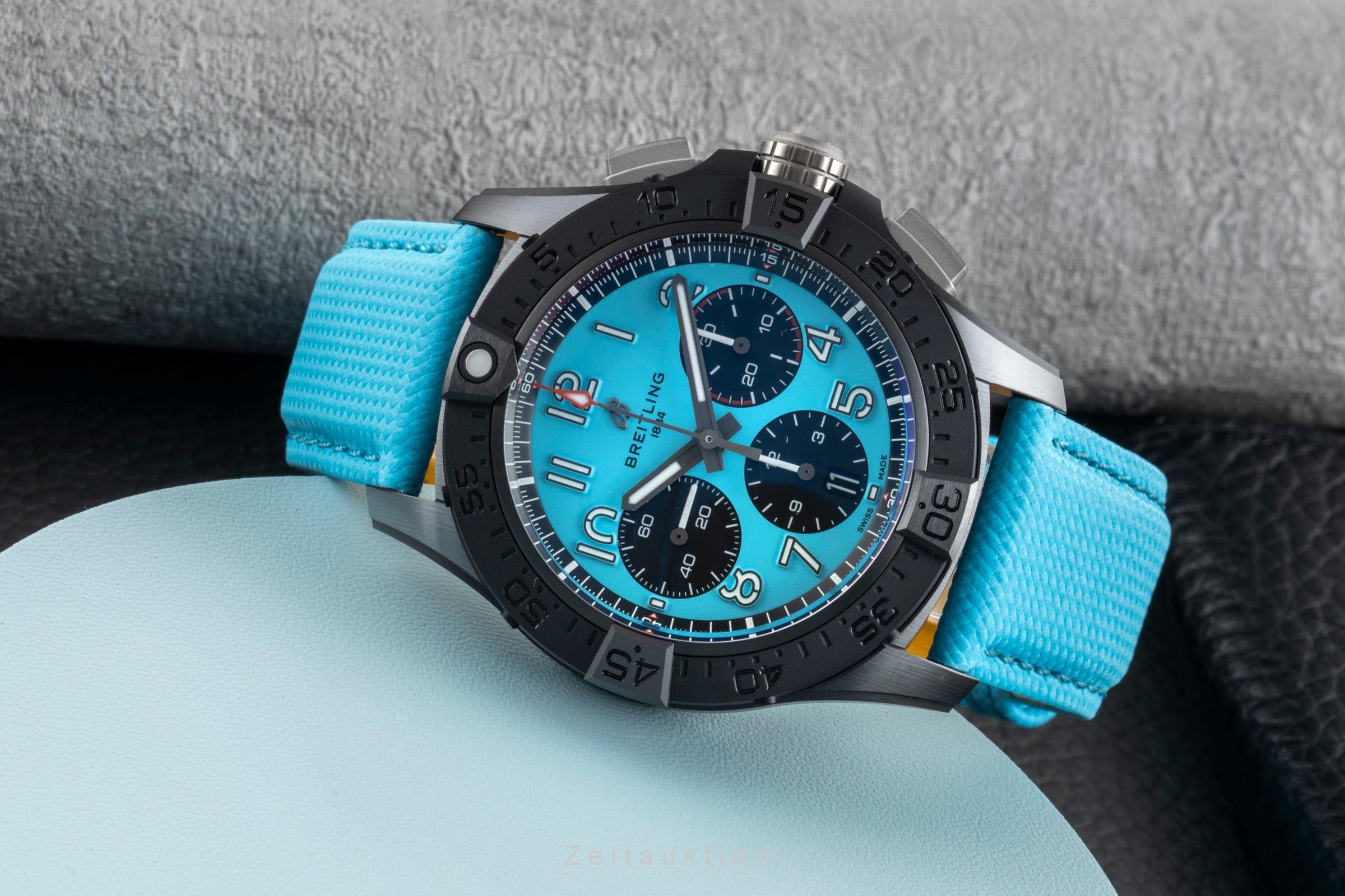 Breitling Avenger B01 Chronograph 42 Night Mission SB0146101L1X1 NP: 9600,- € [2602180]