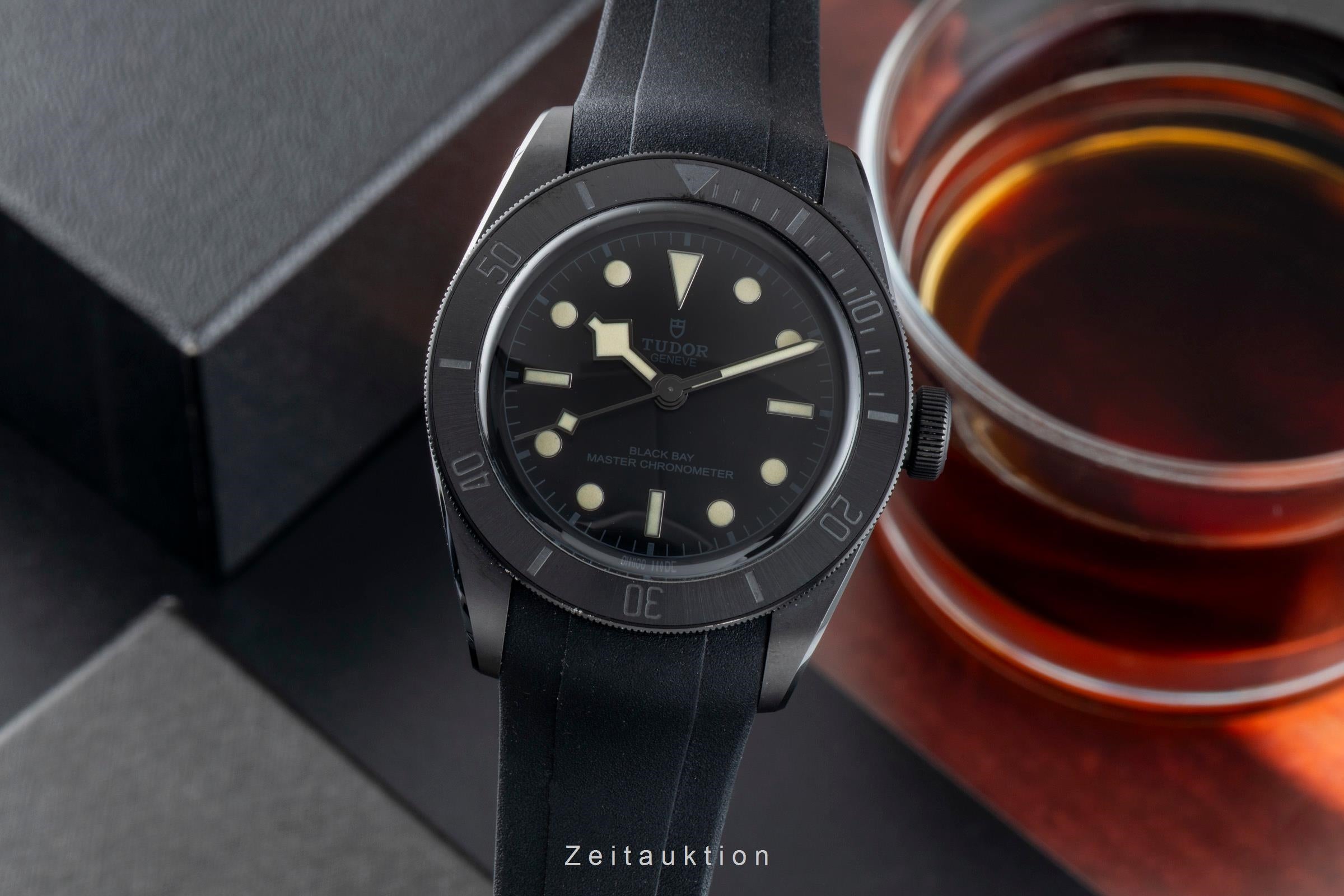 Tudor Black Bay ceramic / steel automatic Kal. MT5602 Ref