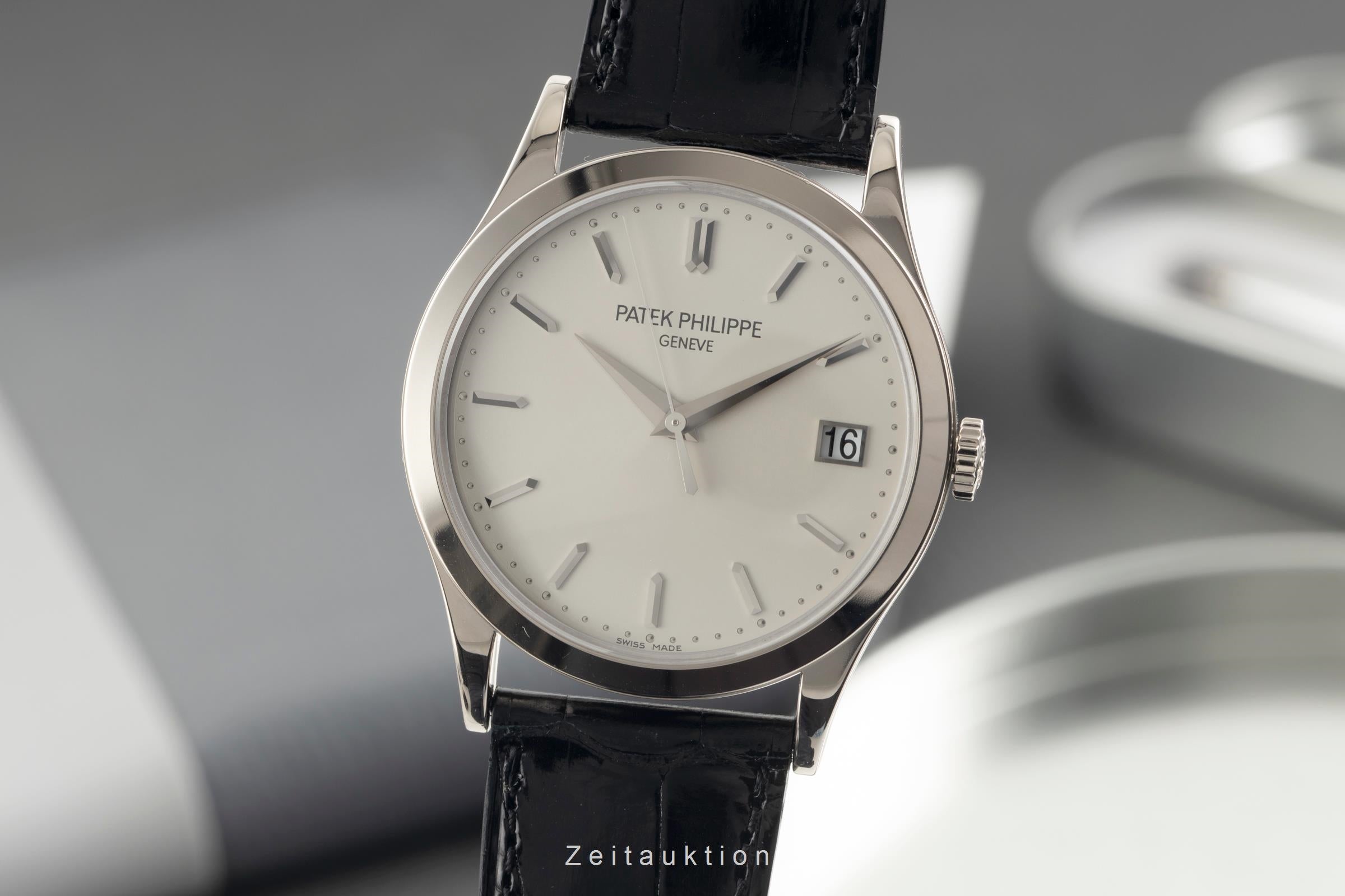 Patek Philippe Calatrava or blanc 18 ct automatique montre pour hommes 5296G-010 LP: 43802EUR  [2602775]