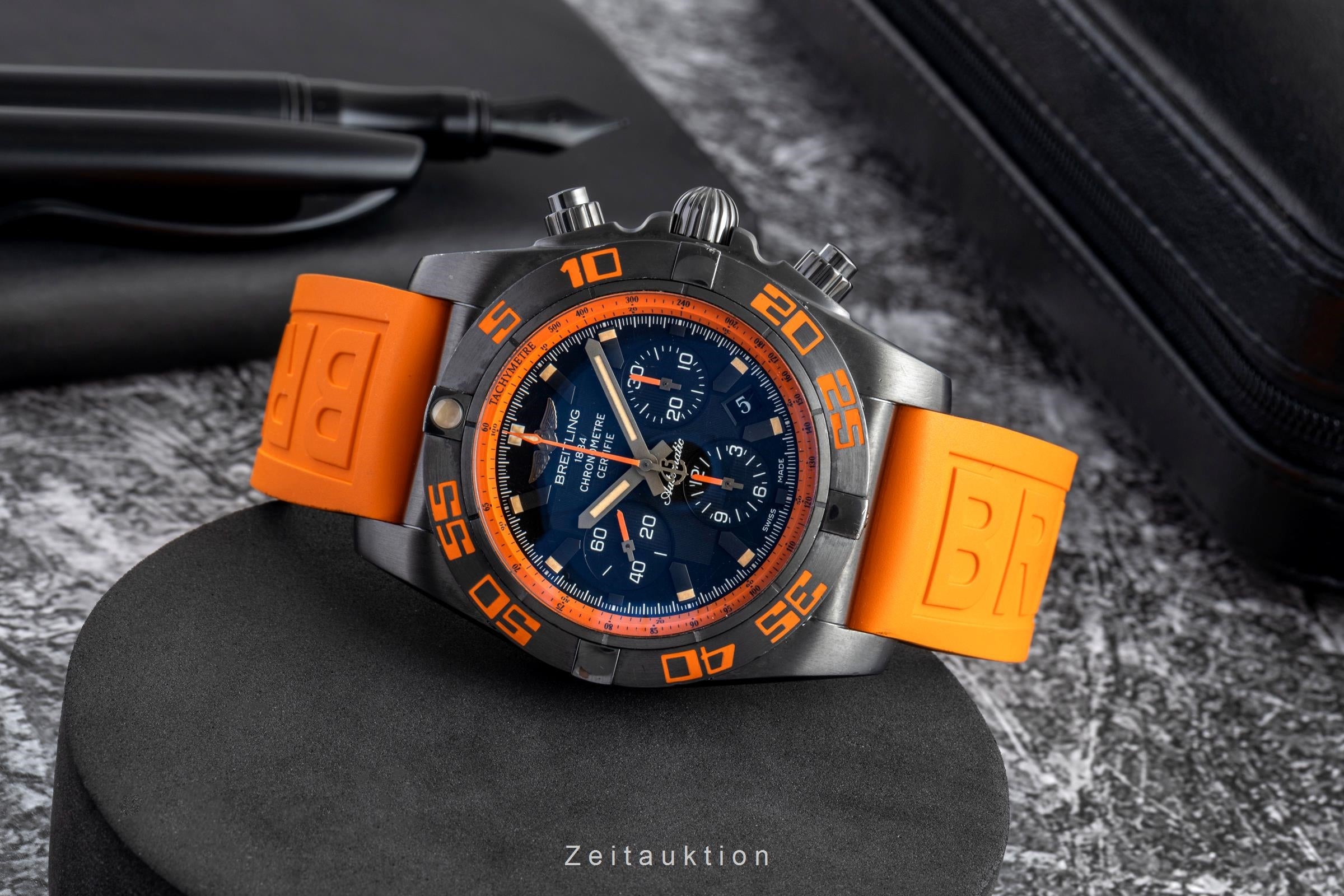 BREITLING クロノマット44 Breitling Chronomat 44 chronograph steel automatic Kal. B01 Ref
