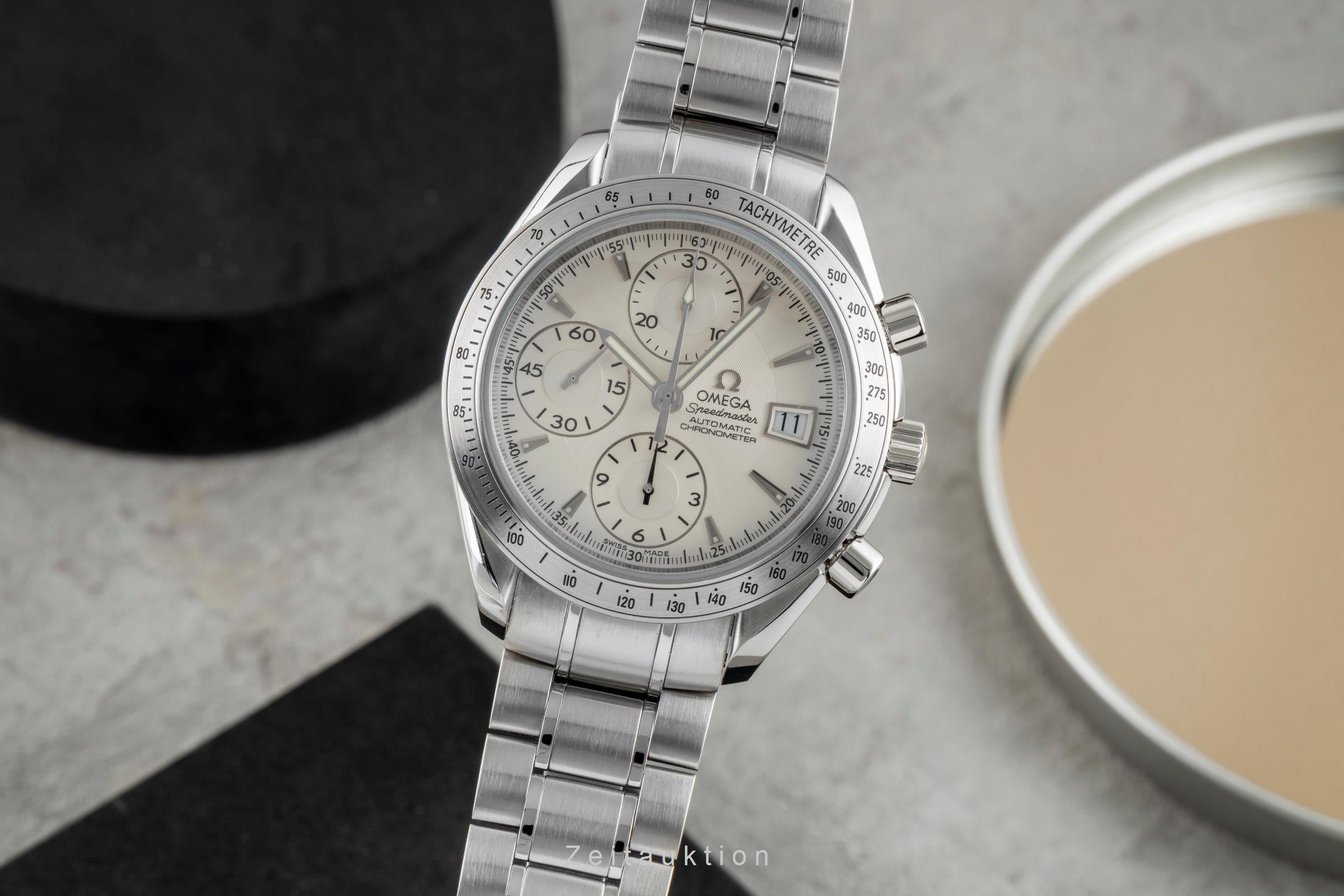 Omega Speedmaster Date Chronograph Stahl Automatik Ref. 3211.30.00 VP: 6100,- € [2603069]