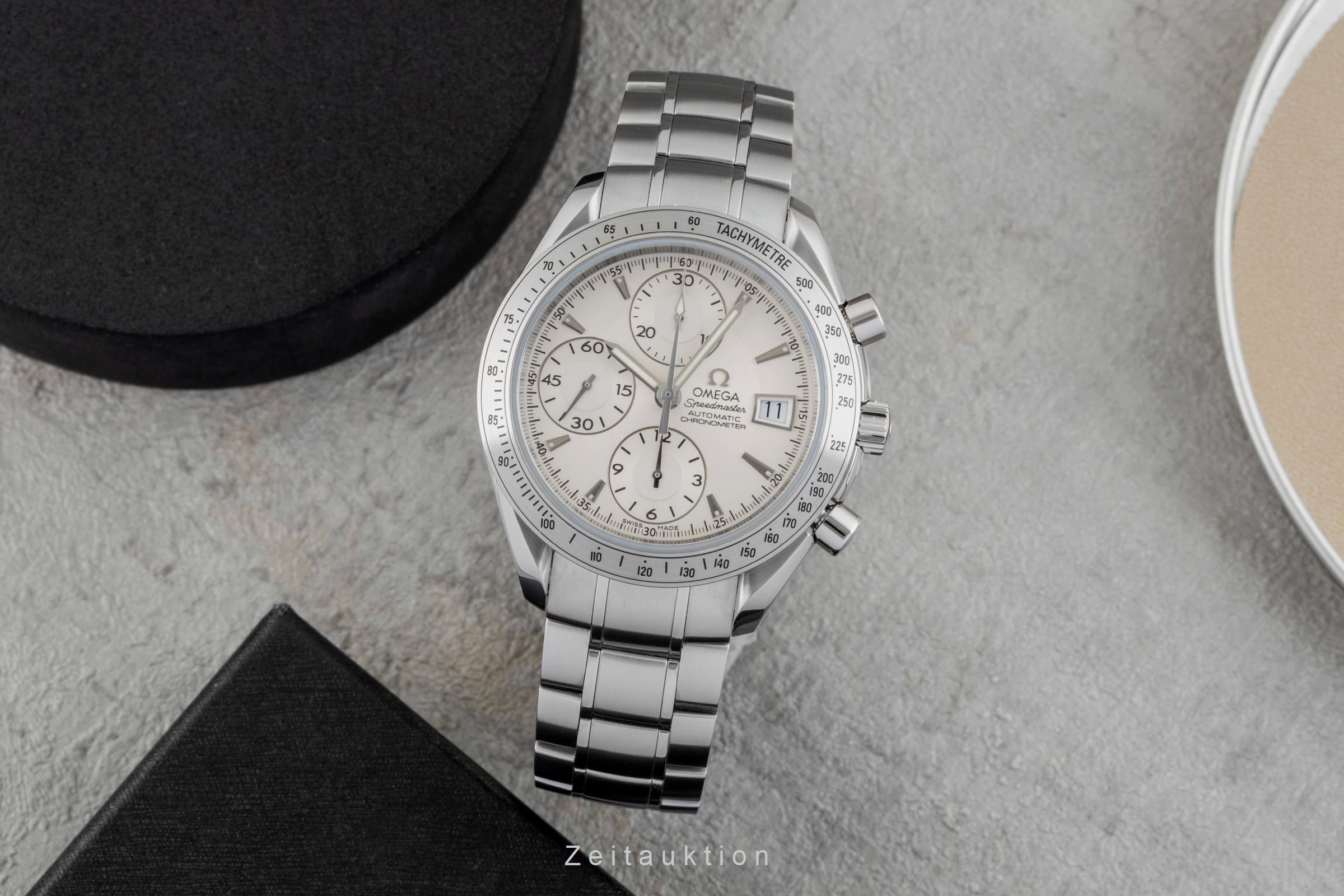 Omega Speedmaster Date Chronograph Stahl Automatik Ref. 3211.30.00 VP: 6100,- € [2603069]