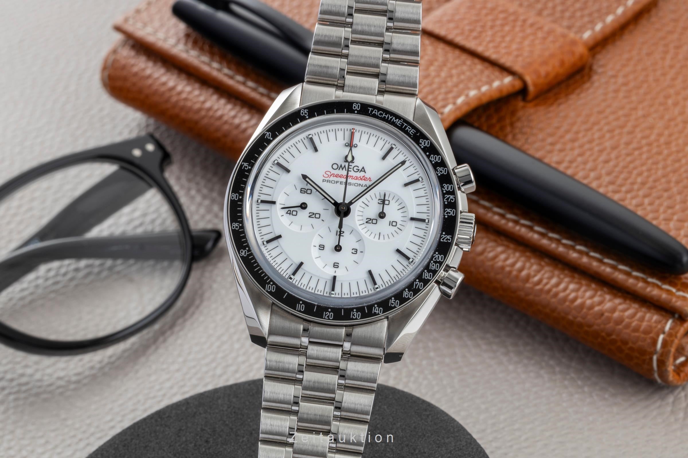 Omega Speedmaster Moonwatch Chronograph Stahl Ref. 310.30.42.50.04.001 B&P 2025 [2603545]