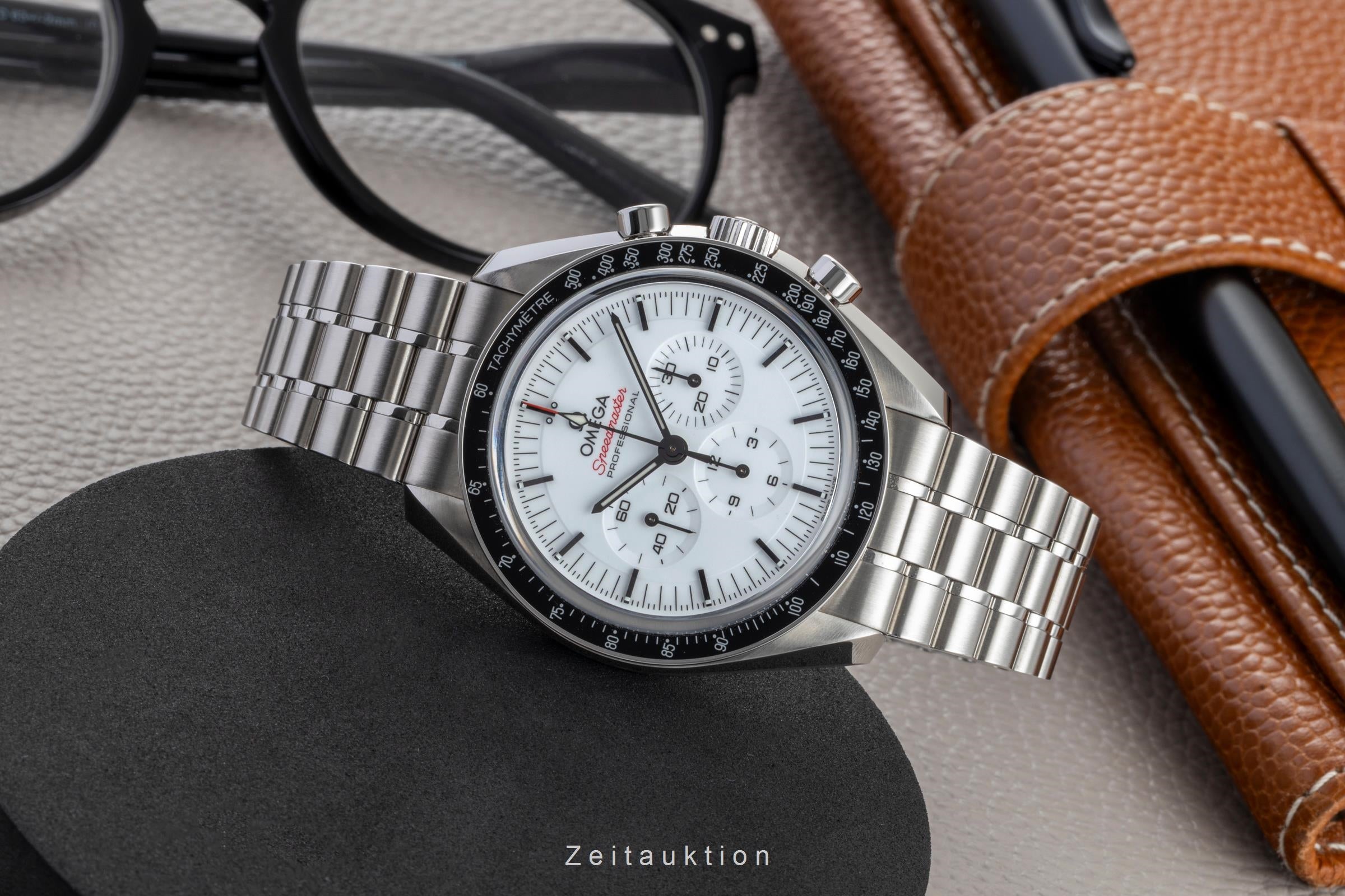 Omega Speedmaster Moonwatch Chronograph Stahl Ref. 310.30.42.50.04.001 B&P 2025 [2603545]