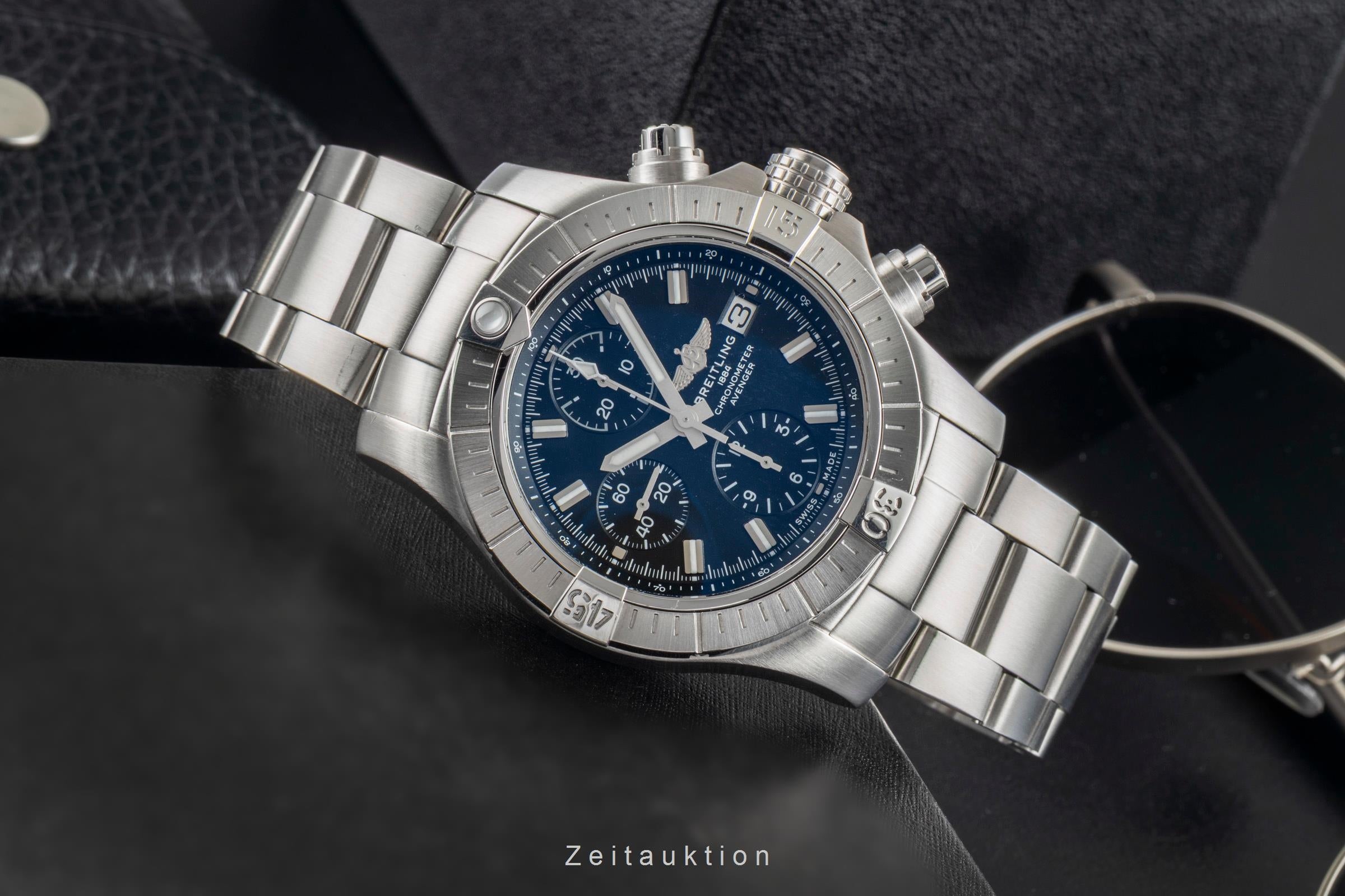 Breitling Avenger Chronograph Stahl Automatik Herrenuhr Ref. A13385101B1A1 B&P [2603838]
