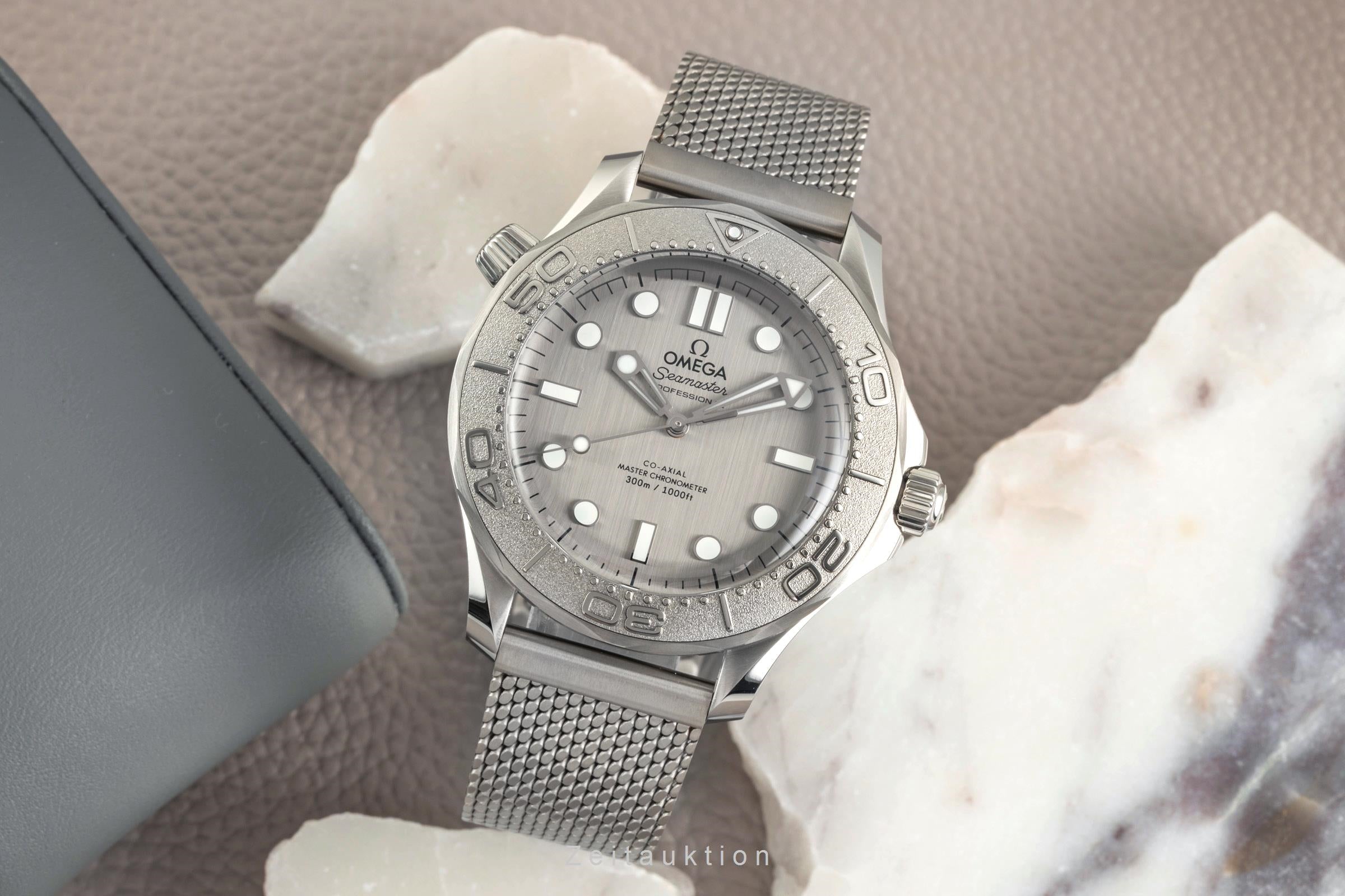 Omega Seamaster steel / titanium automatic men's watch 210.30.42.20.06.002 LP: 7100EUR  [2603979]